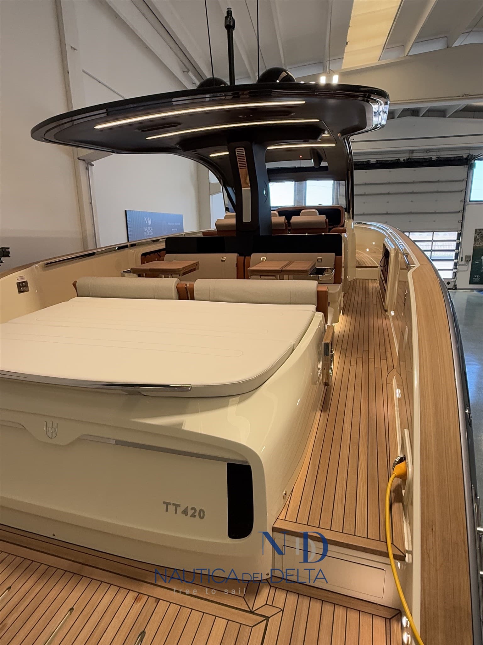 Invictus Tt420 - Detail View 1 Invictus Tt420 - Detail View 1