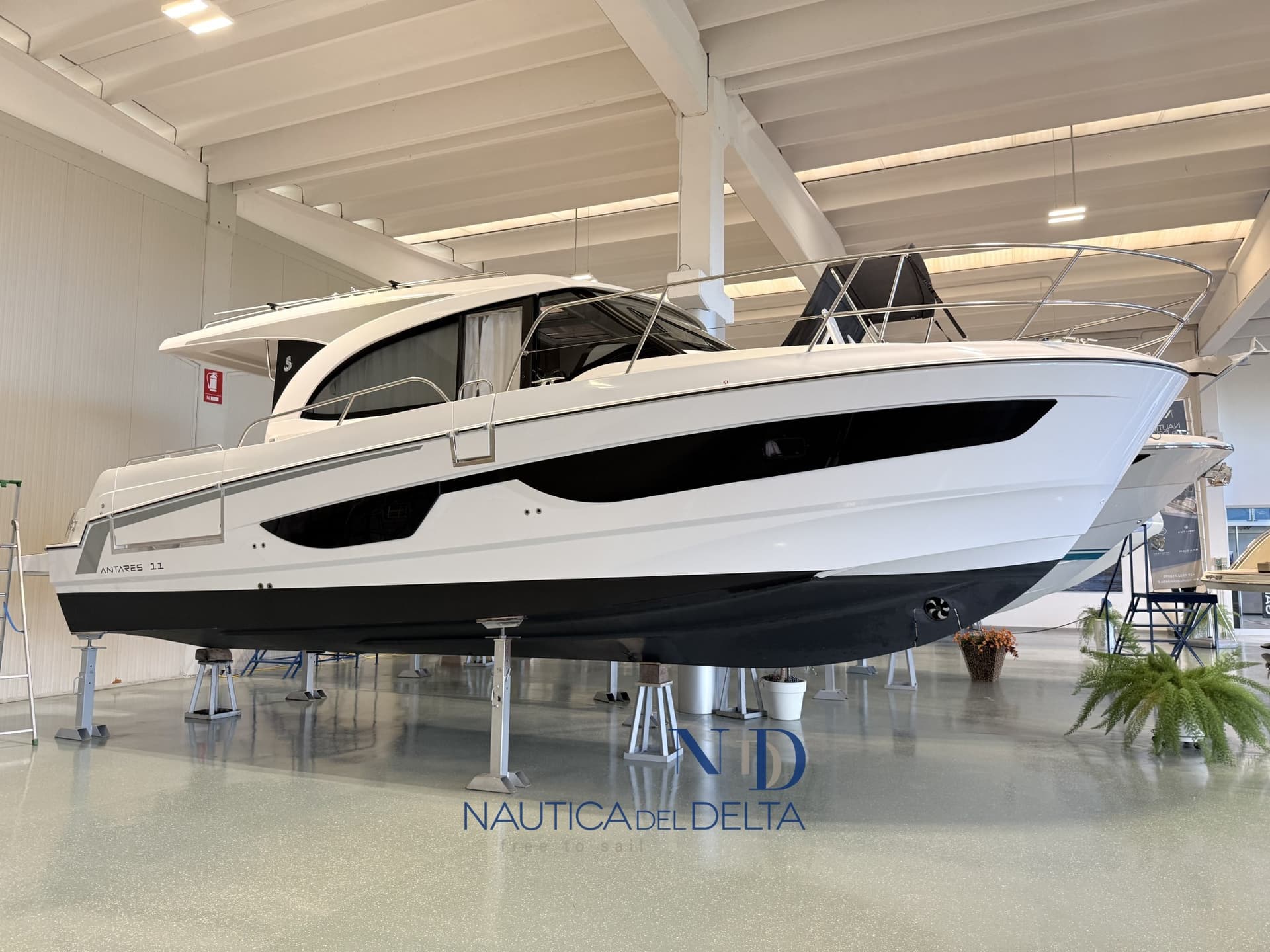 Beneteau Antares 11 Ob usato - dettaglio 1