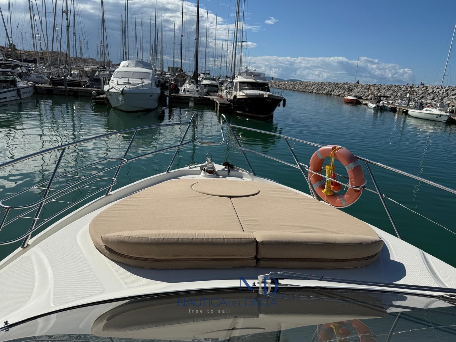 Cranchi Zaffiro 32 - Interior View Cranchi Zaffiro 32 - Interior View