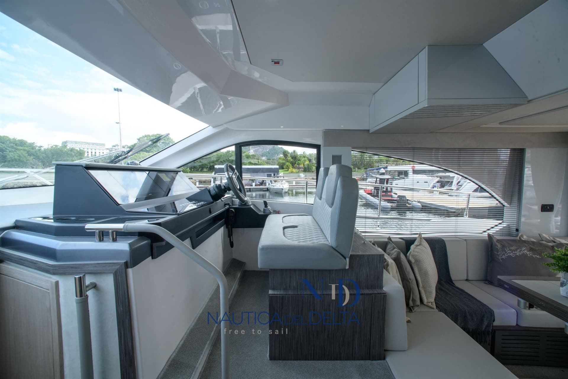 Sessa Marine F48 used - detail 2