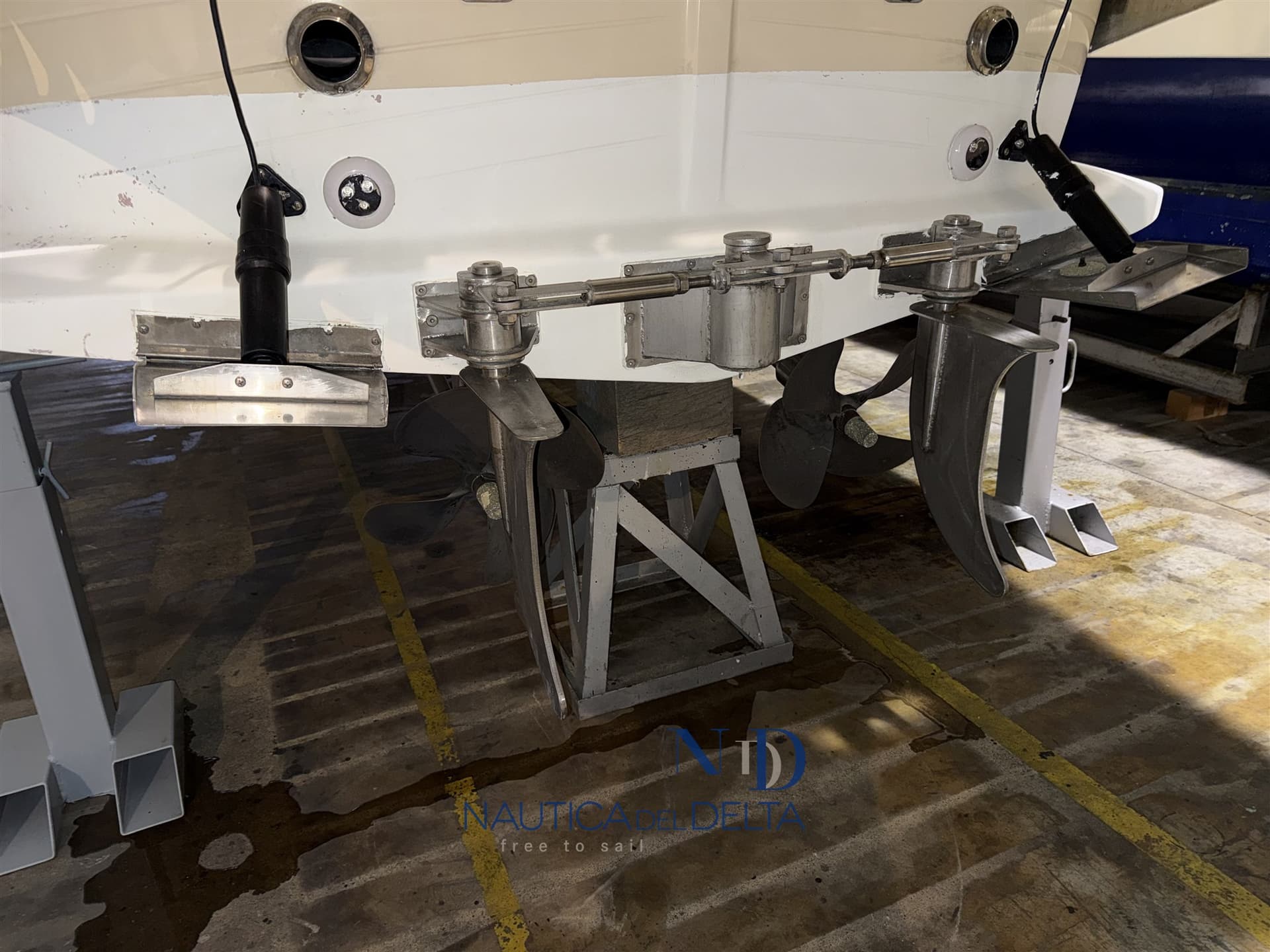 Cantieri Tirrenia Viveur 28 Cabin used - hero image 23