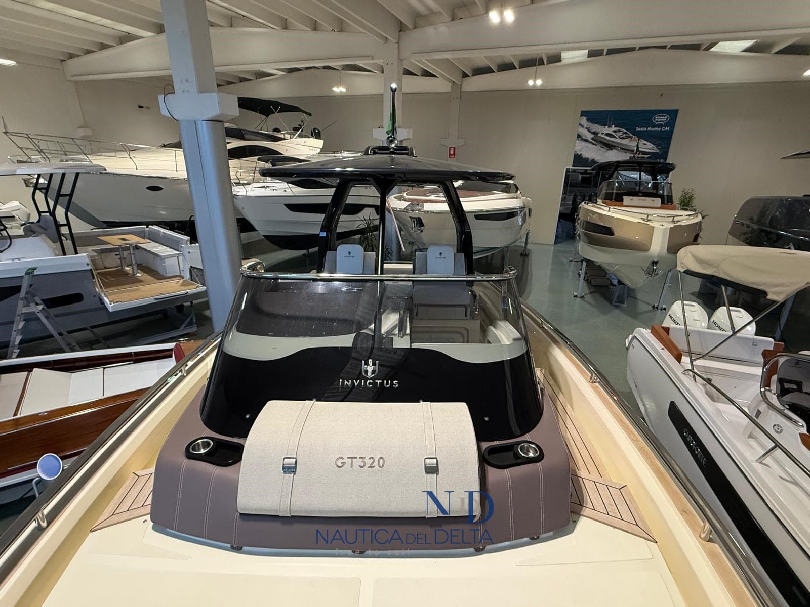 Invictus Gt320 used - detail 2