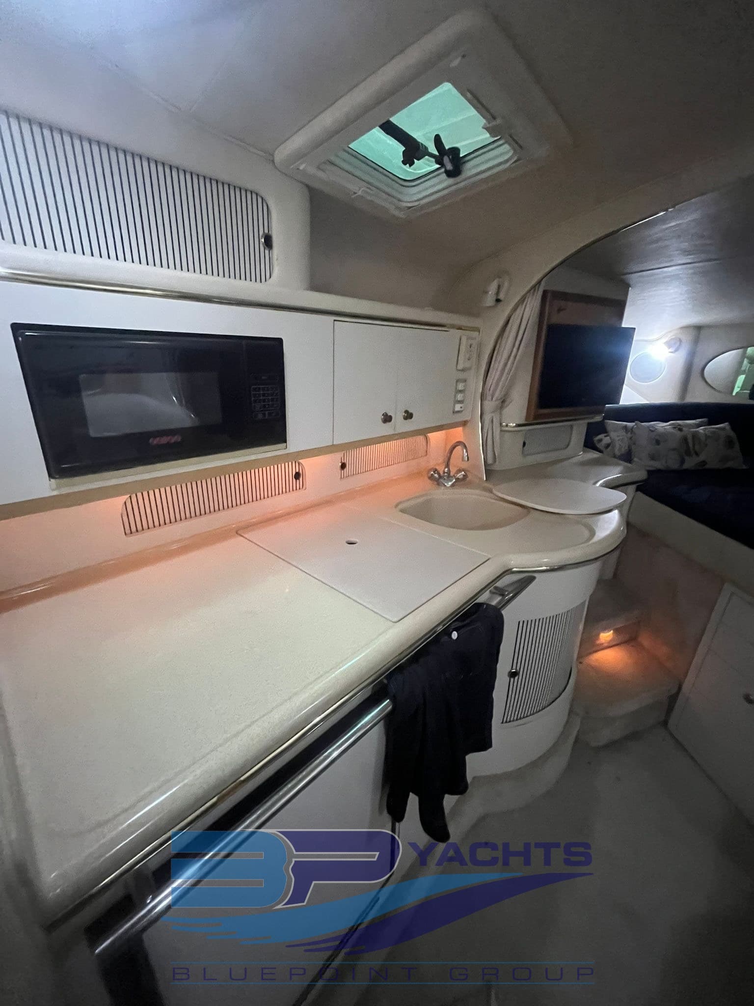 Sea Ray 310 SUNDANCER usato - foto hero 8