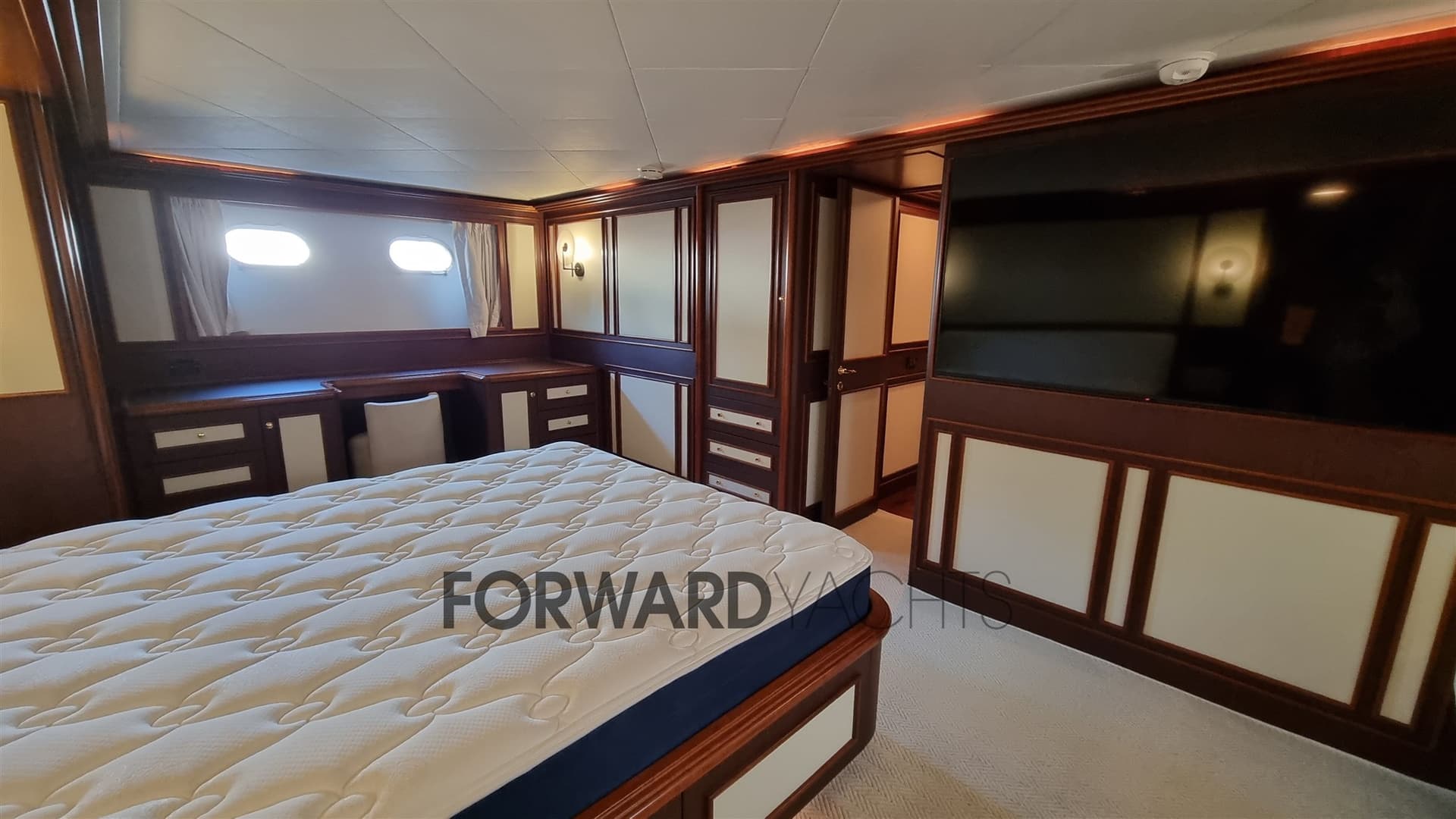 Custom Line Navetta 27 usato - foto hero 17