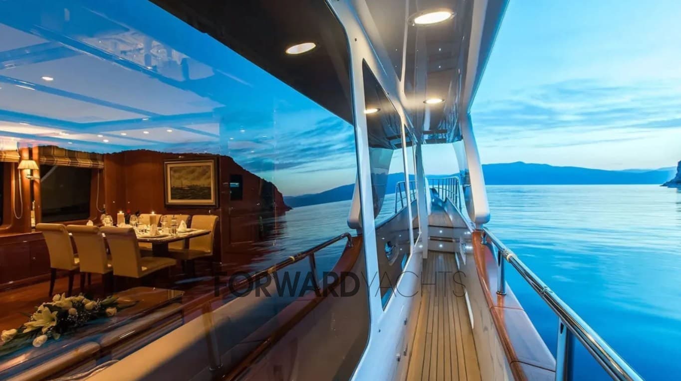 Benetti Legend 85 usato - foto hero 3