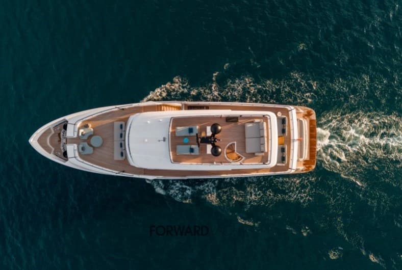Custom Line Navetta 30 - Deck View Custom Line Navetta 30 - Deck View