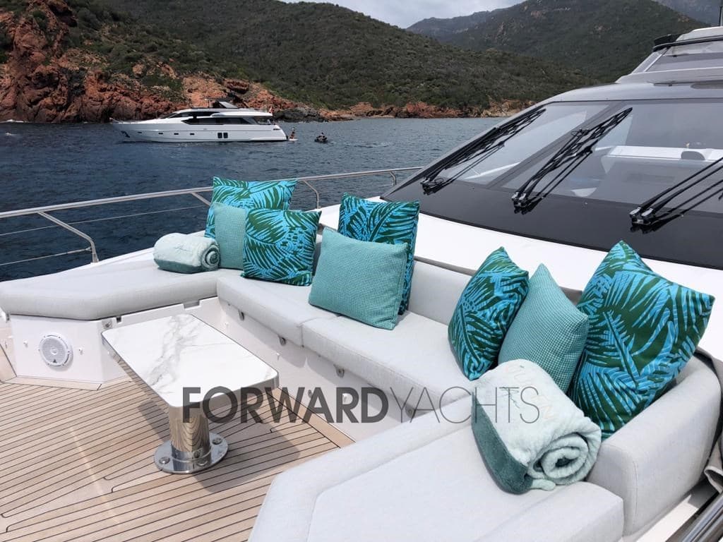 Azimut 27 Grande - Charter - Interior View Azimut 27 Grande - Charter - Interior View