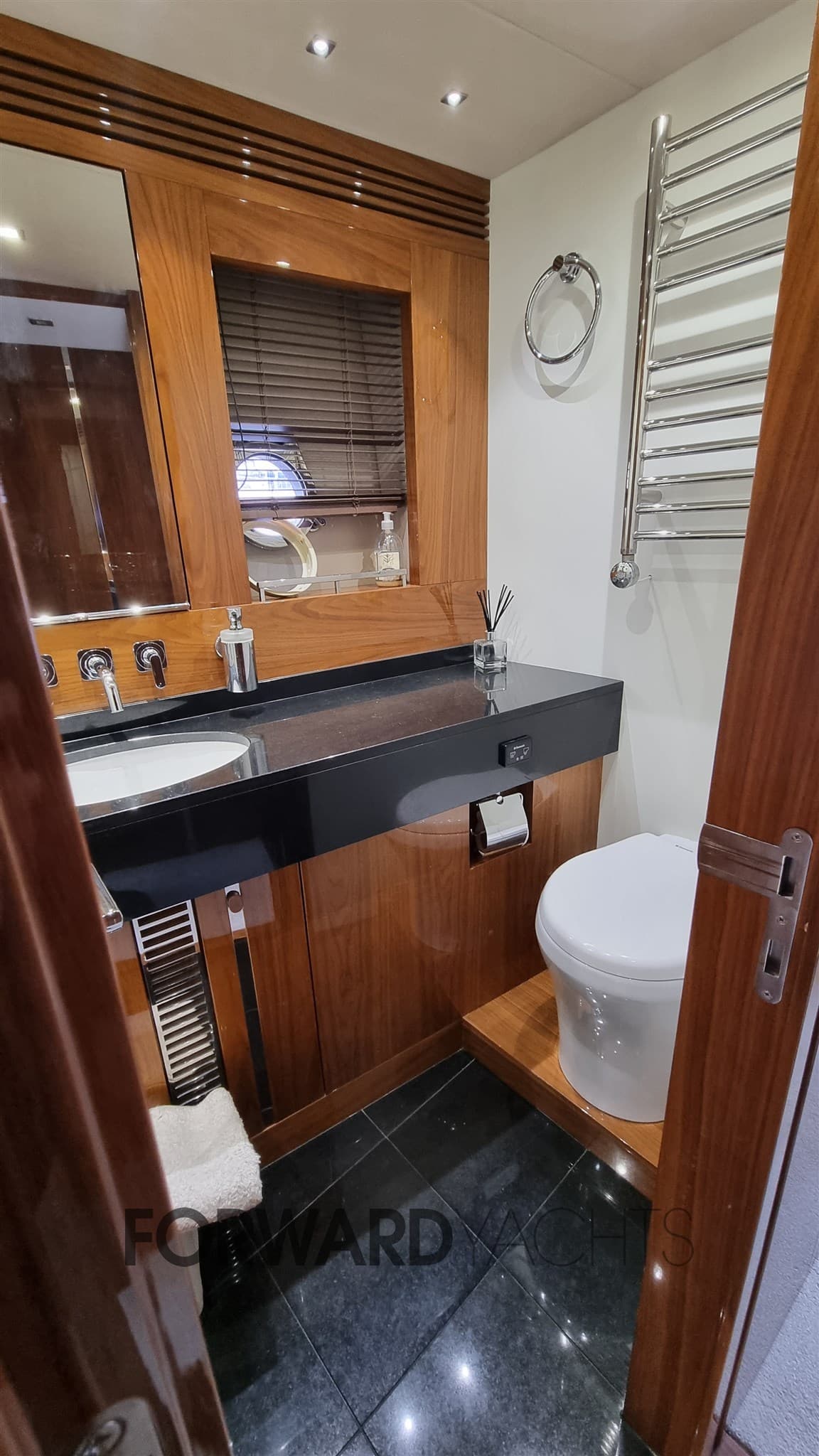 Sunseeker 68 SPORT YACHT usato - foto hero 15