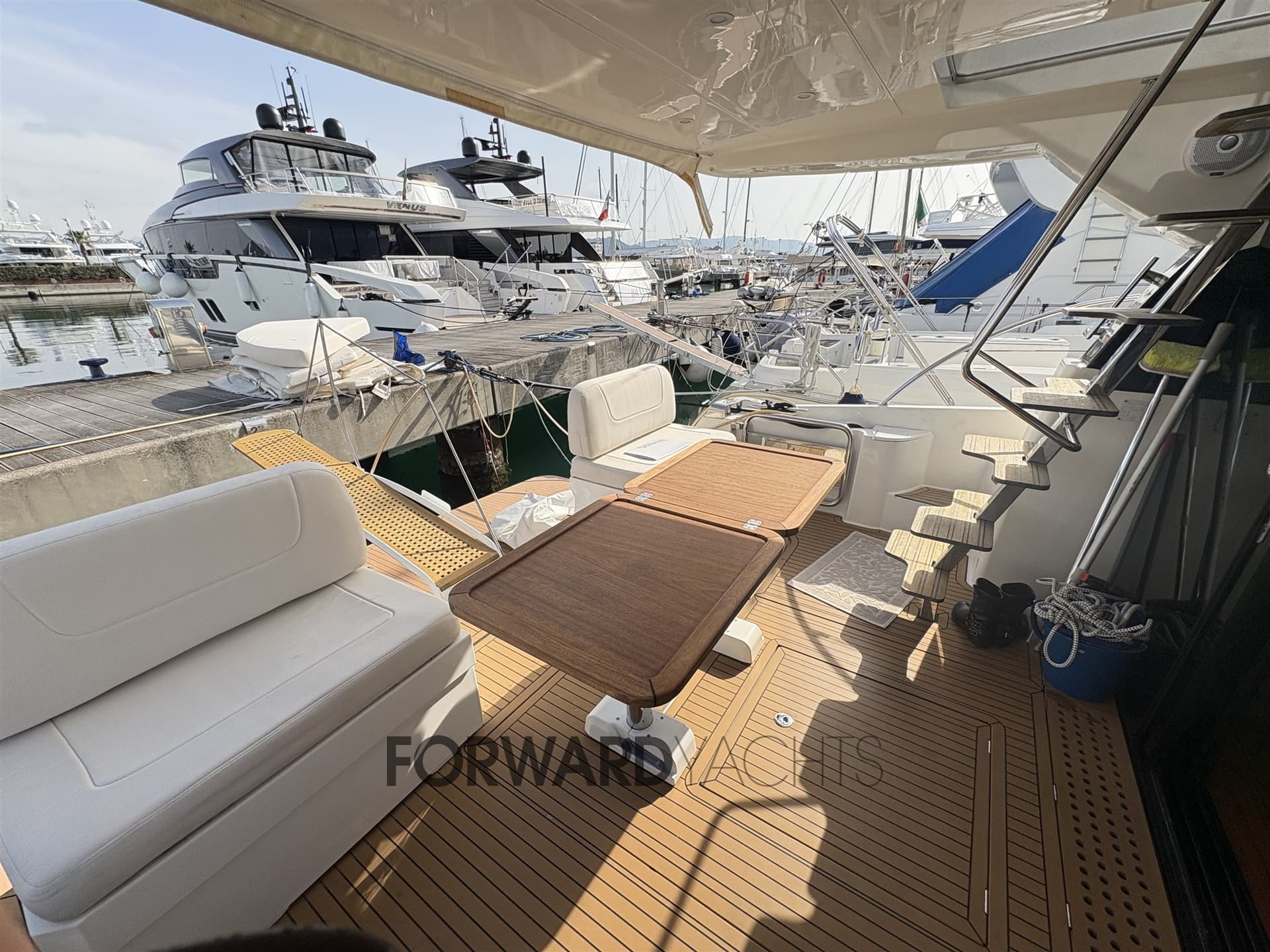 Bavaria Virtess 420 - Deck View Bavaria Virtess 420 - Deck View