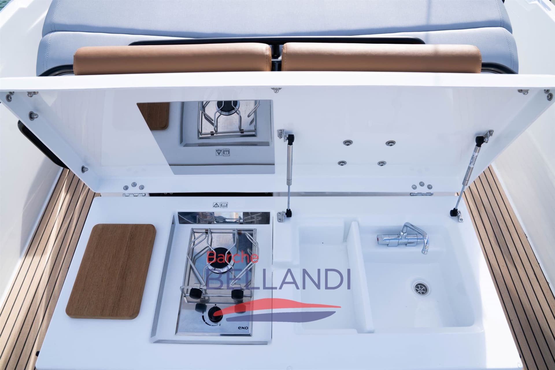 Beneteau Flyer 9 Space Deck - Deck View Beneteau Flyer 9 Space Deck - Deck View