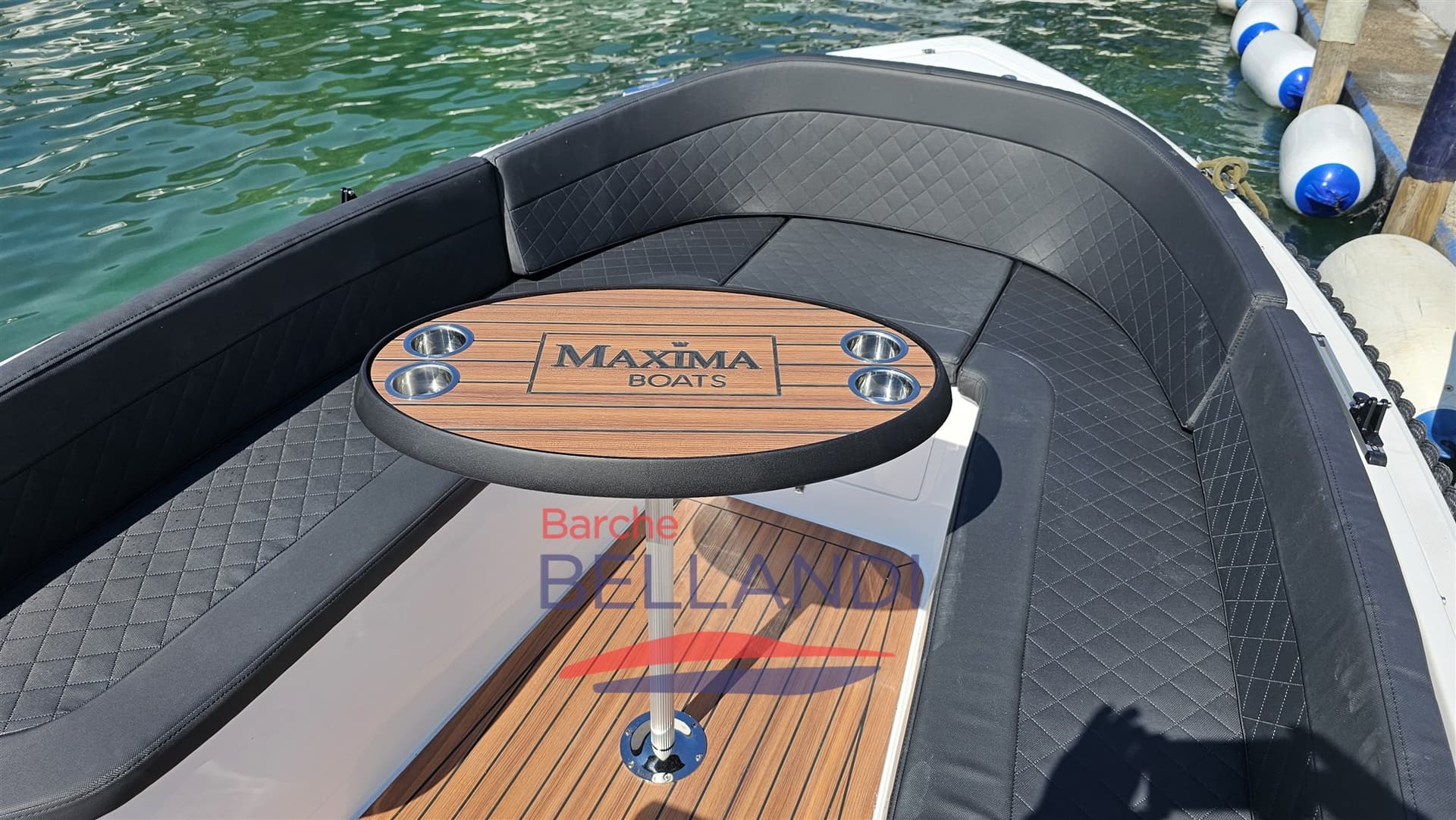 Maxima Maxima 550 - Interior View Maxima Maxima 550 - Interior View