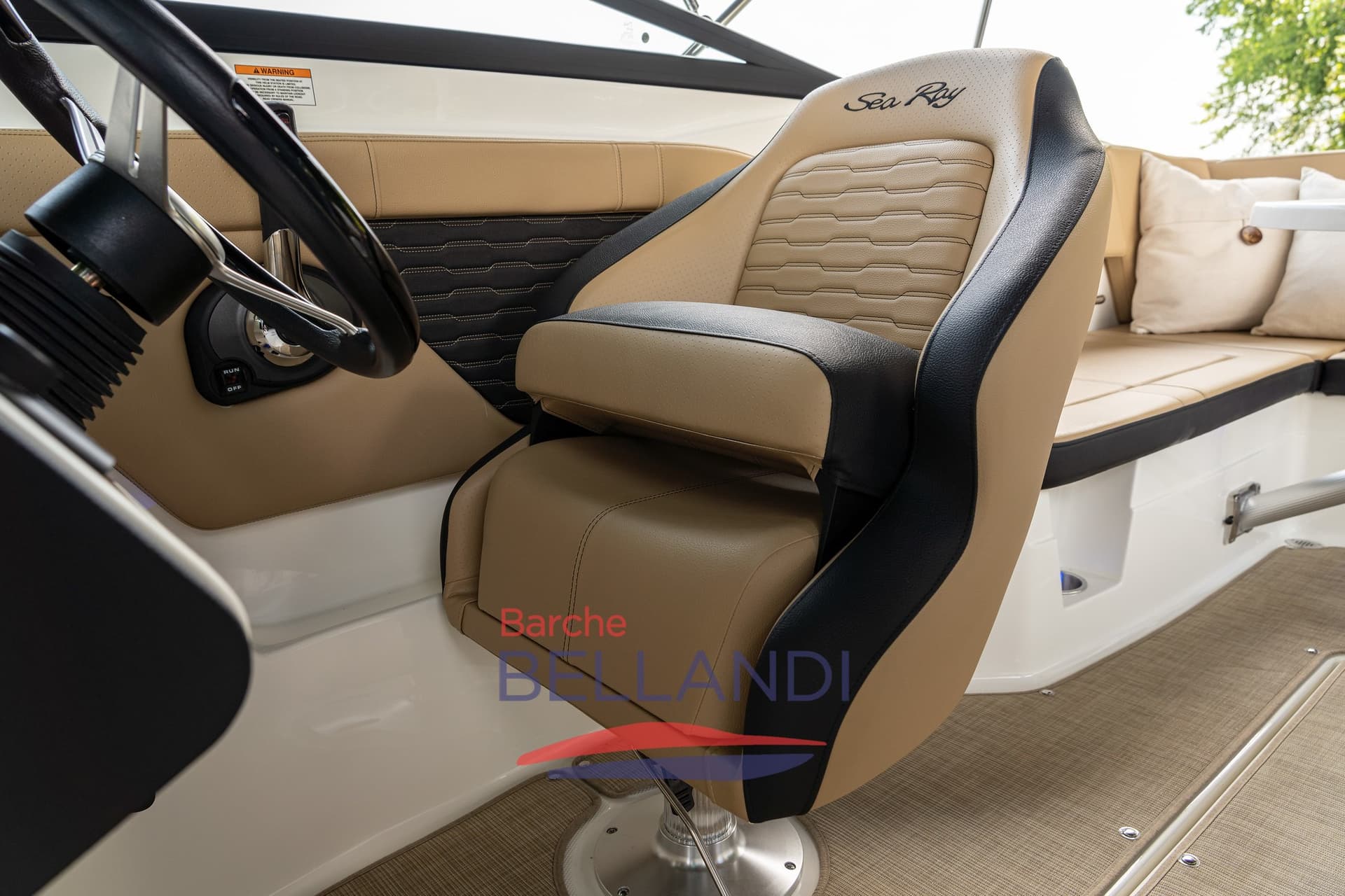 Sea Ray 230 Spx - Interior View Sea Ray 230 Spx - Interior View