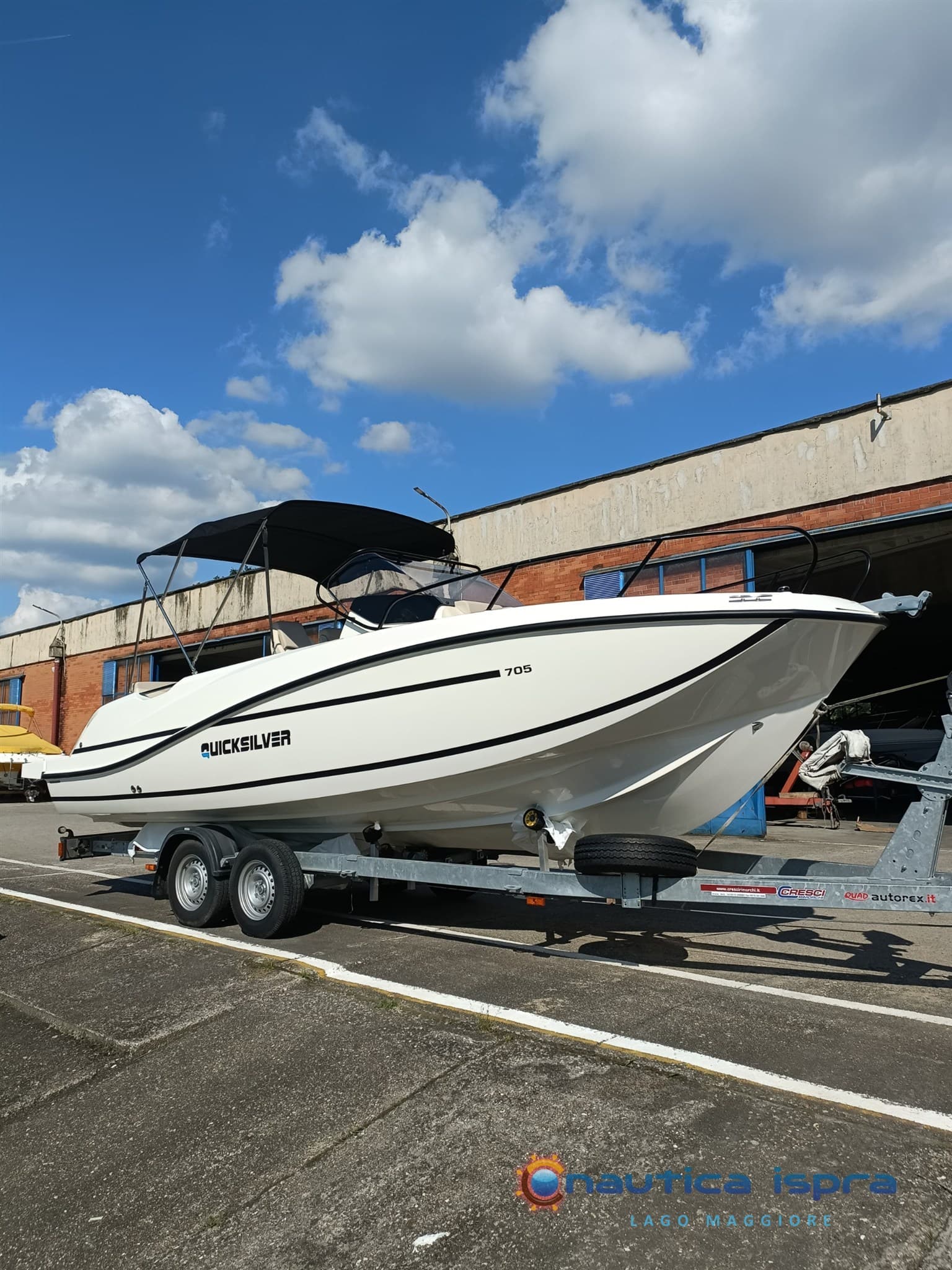 Quicksilver 705 Open - Interior View Quicksilver 705 Open - Interior View
