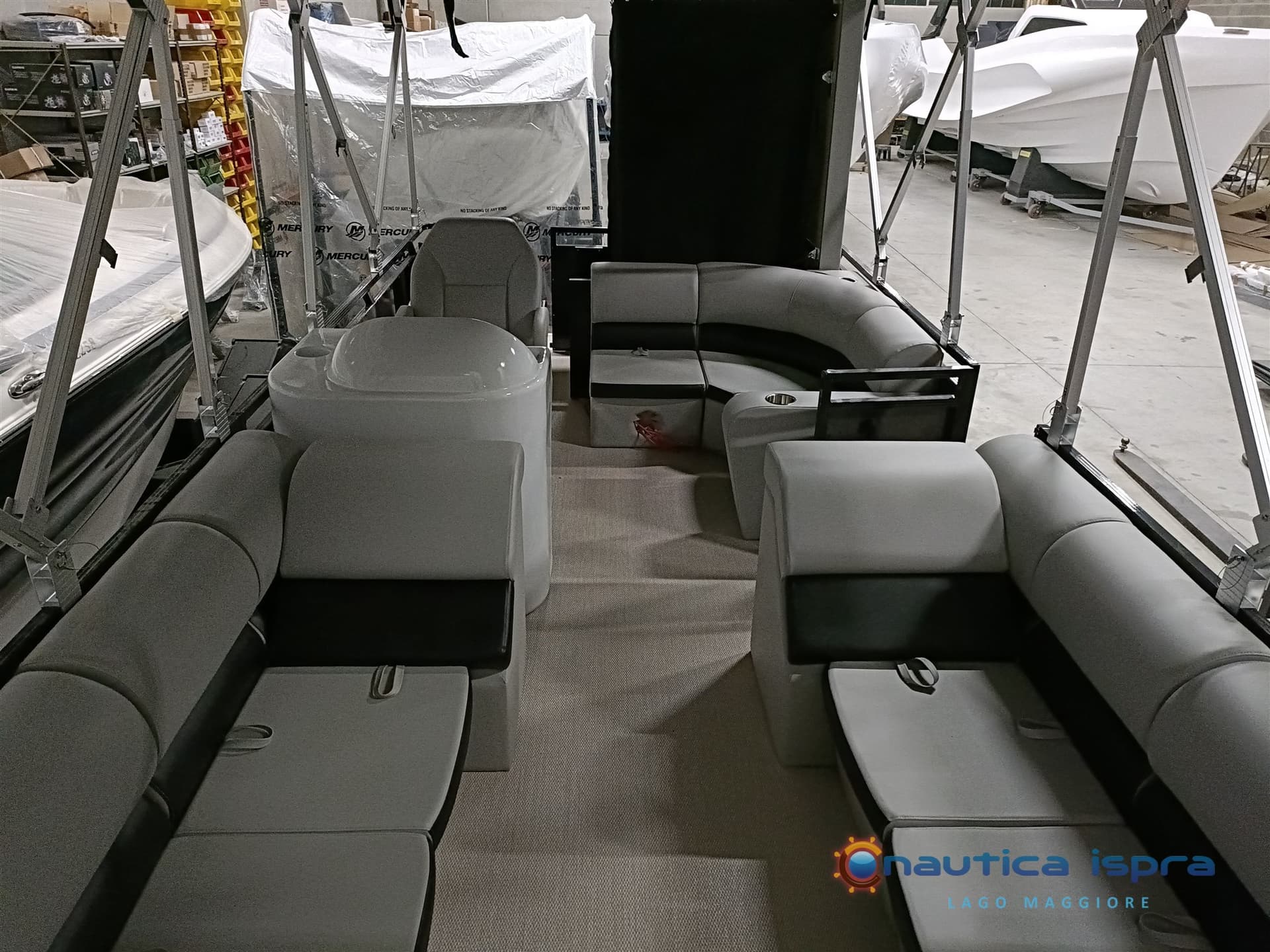 Alaska Boat Pontoon 580 Pronta Consegna! - Deck View Alaska Boat Pontoon 580 Pronta Consegna! - Deck View
