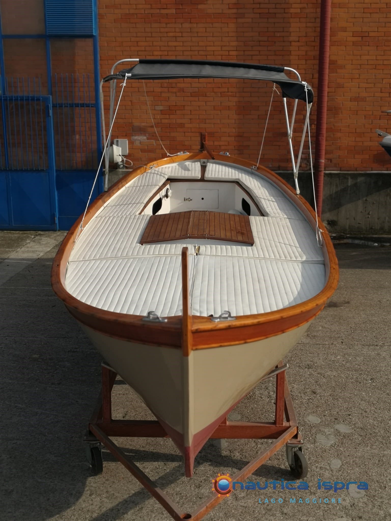 Gozzo In Legno Open - Interior View Gozzo In Legno Open - Interior View