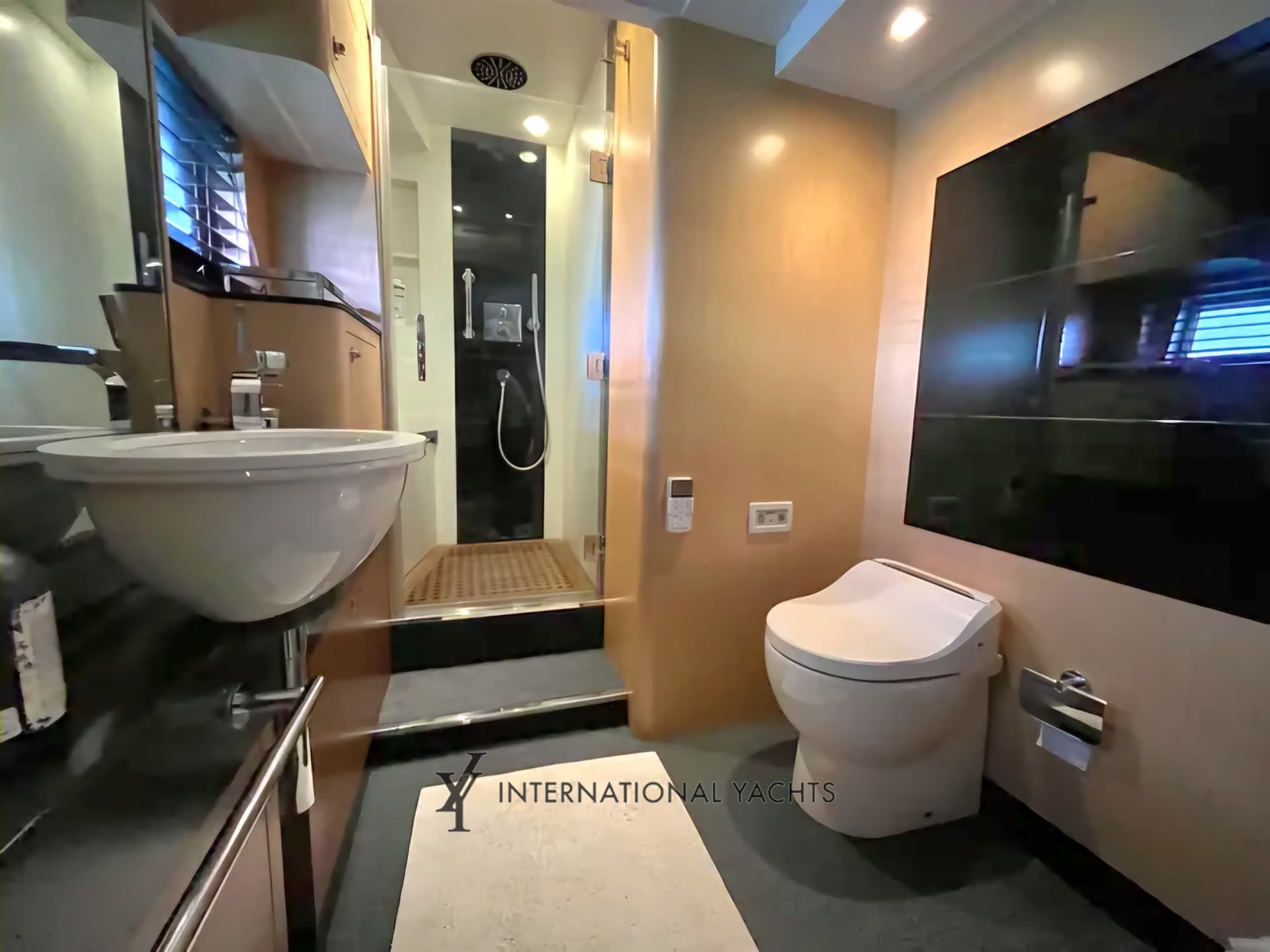 Azimut Magellano 74 d'occasion - image hero 17