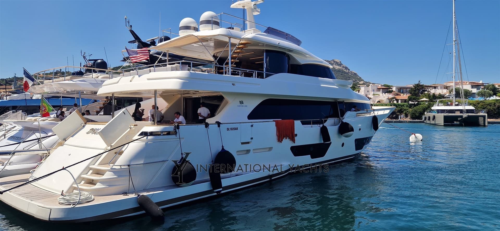 Custom Line Navetta 28 - Main View Custom Line Navetta 28 - Main View