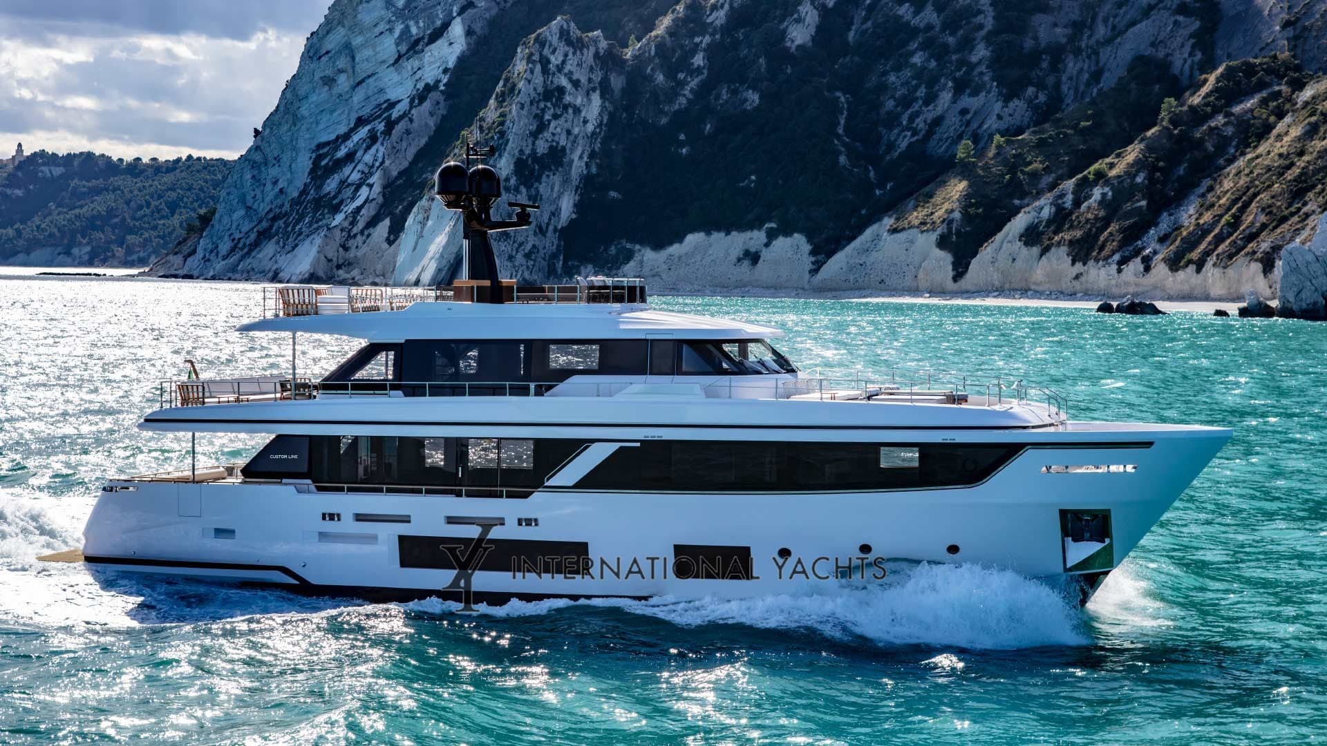 Custom Line Navetta 30 usato - dettaglio 1