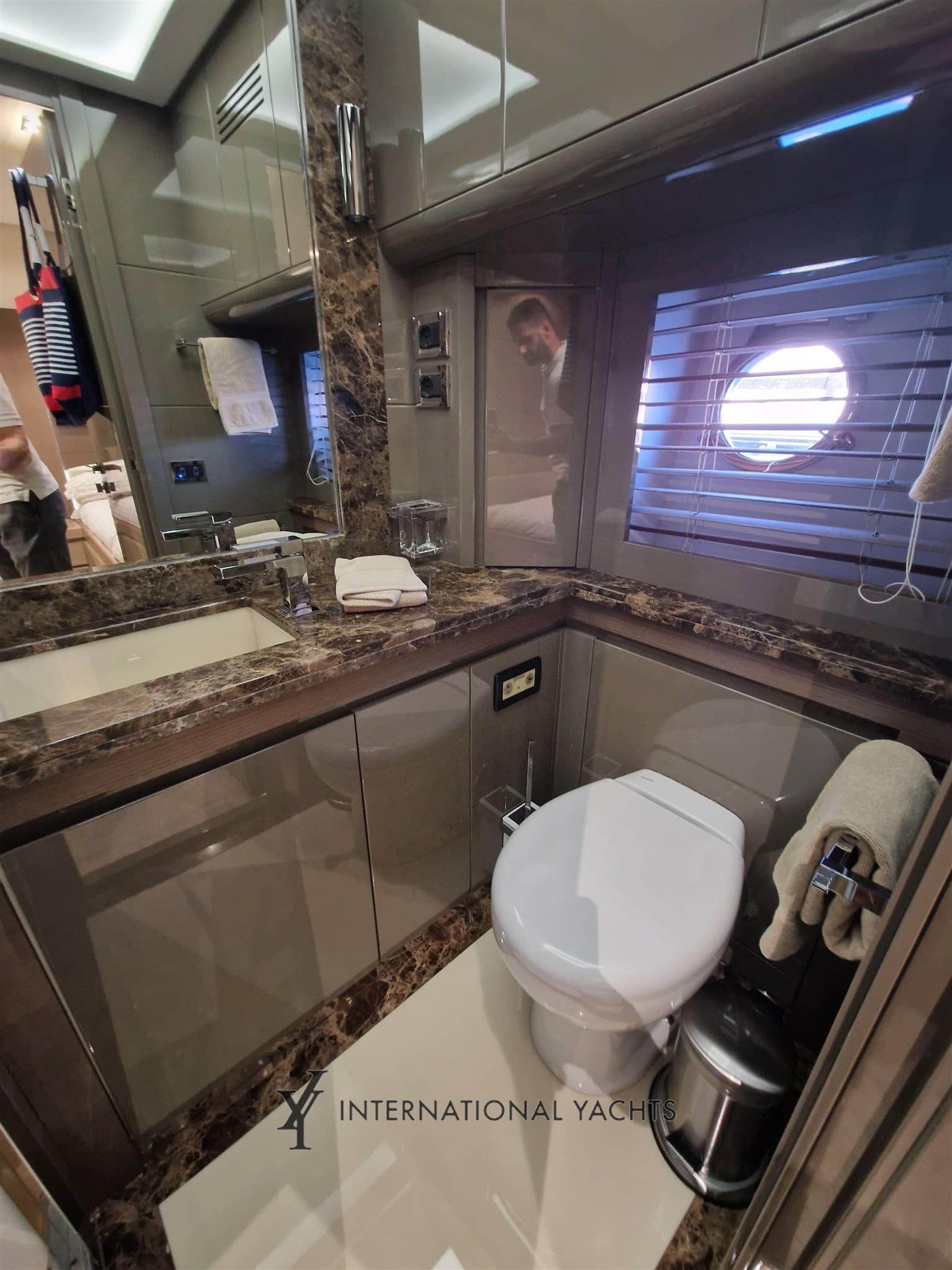 Dominator Yachts DOMINATOR 780S Deluxe usato - foto hero 16