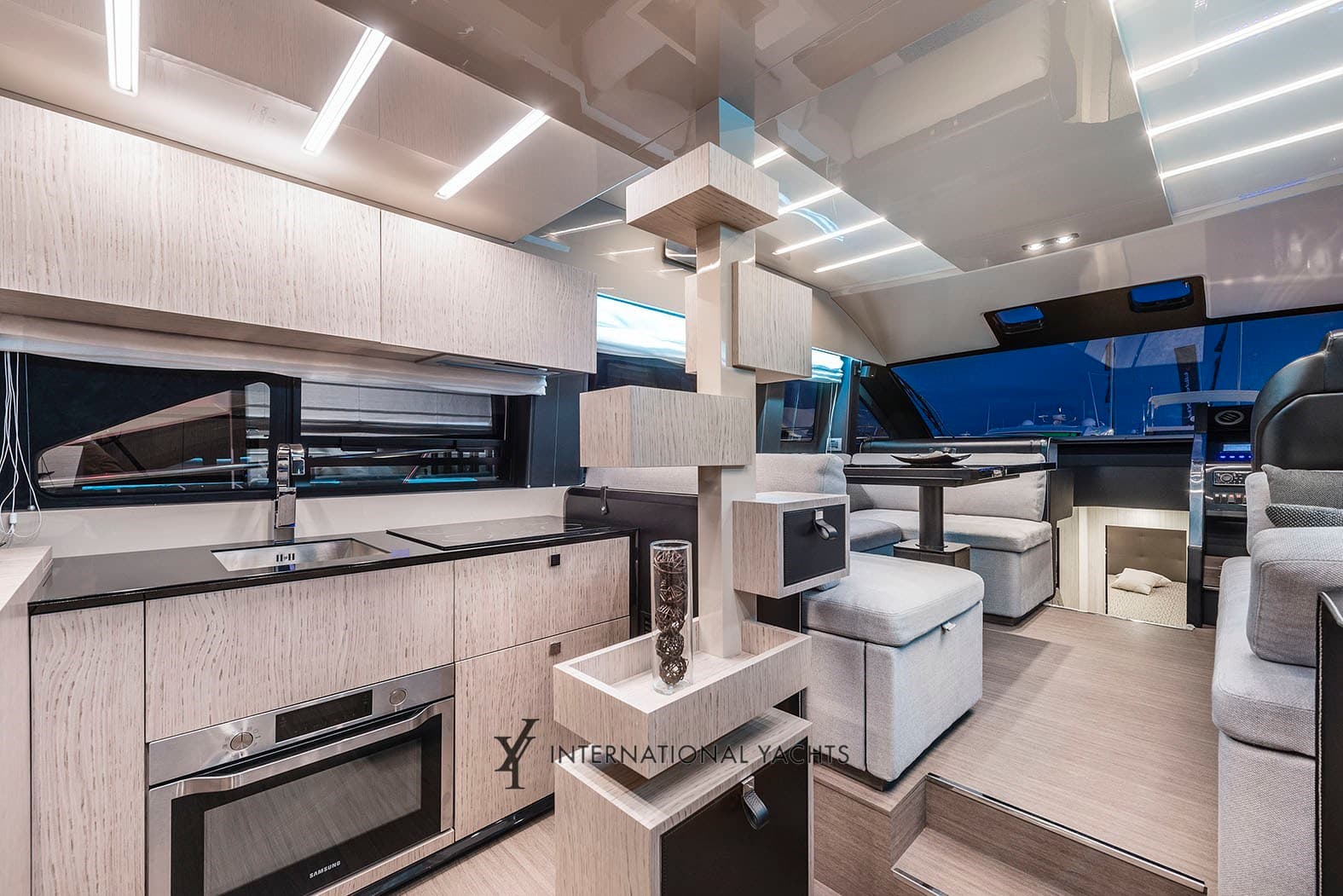 Cranchi E 52f Evoluzione used - detail 1