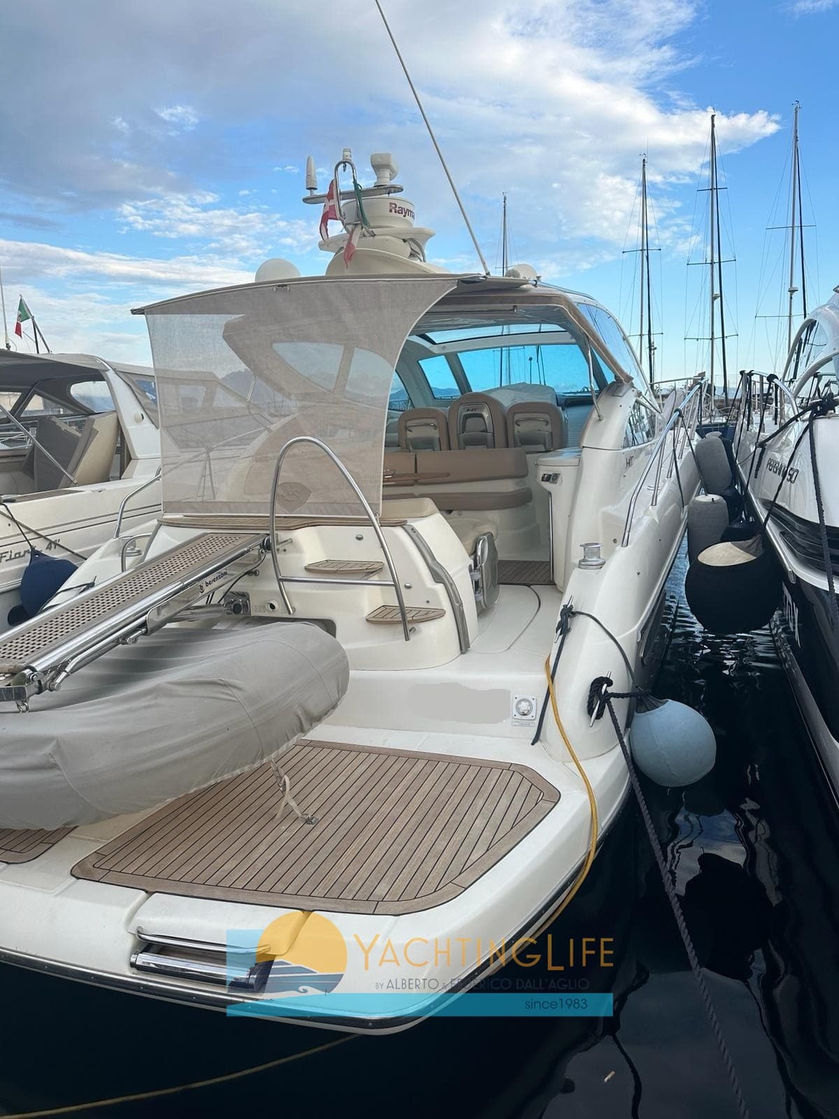 Cranchi Mediterranee 43 Hard Top - Detail View 1 Cranchi Mediterranee 43 Hard Top - Detail View 1