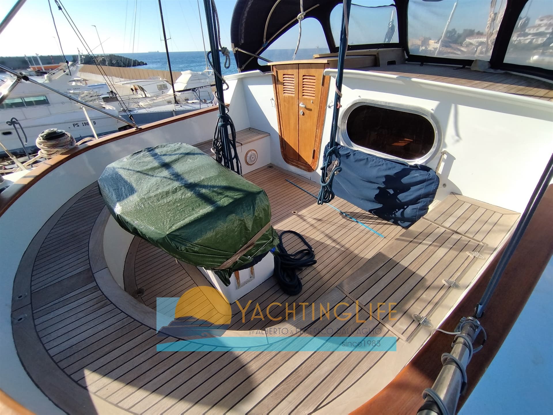 Benetti Ketch Motorsailer - Interior View Benetti Ketch Motorsailer - Interior View