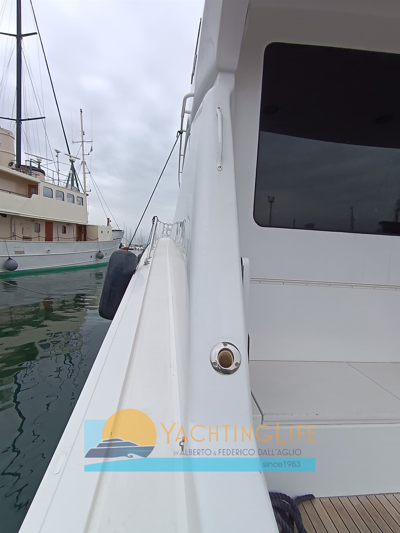 Hatteras 64 Convertible - Deck View Hatteras 64 Convertible - Deck View