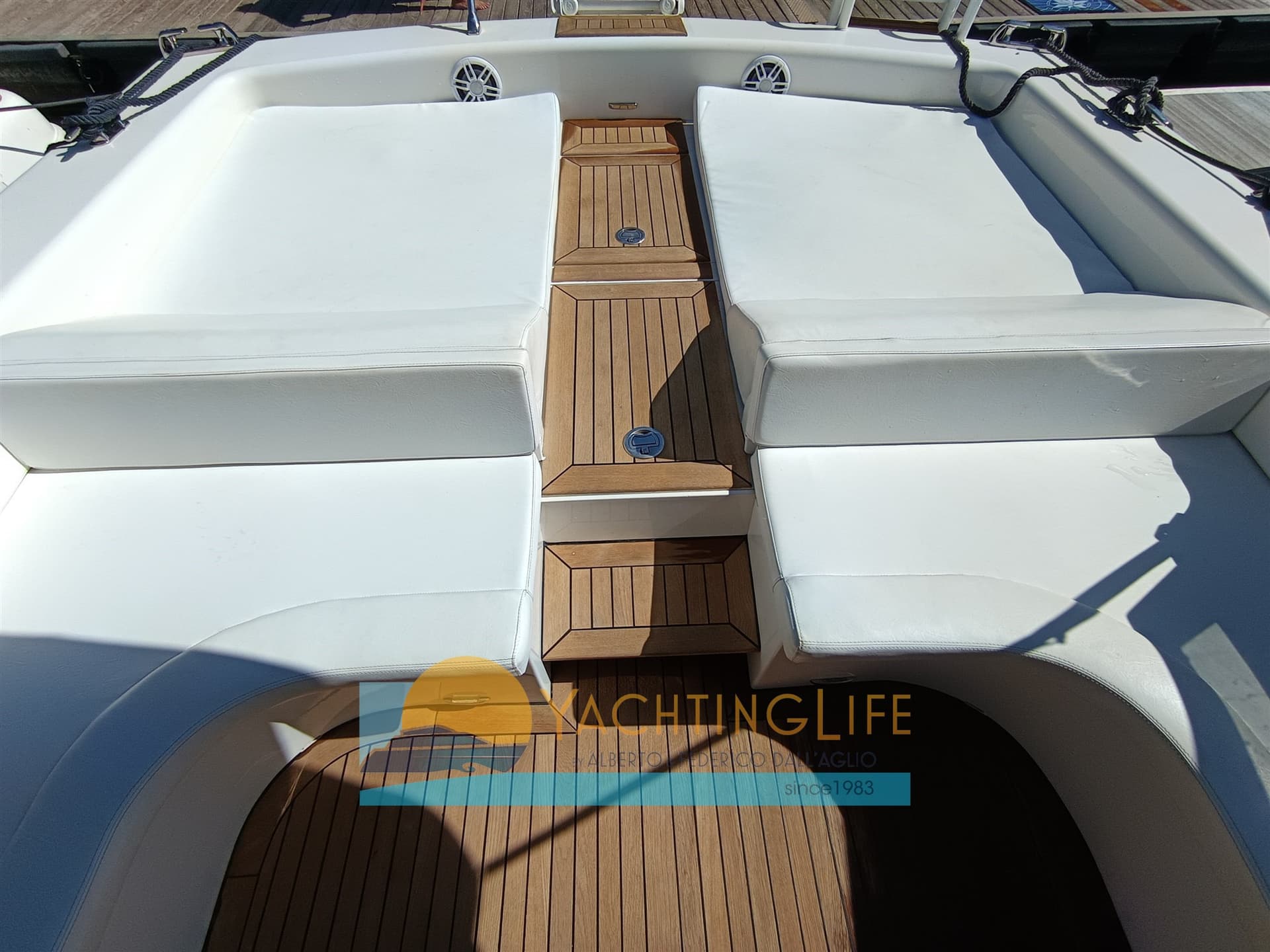 Baia Baia 40 - Deck View Baia Baia 40 - Deck View