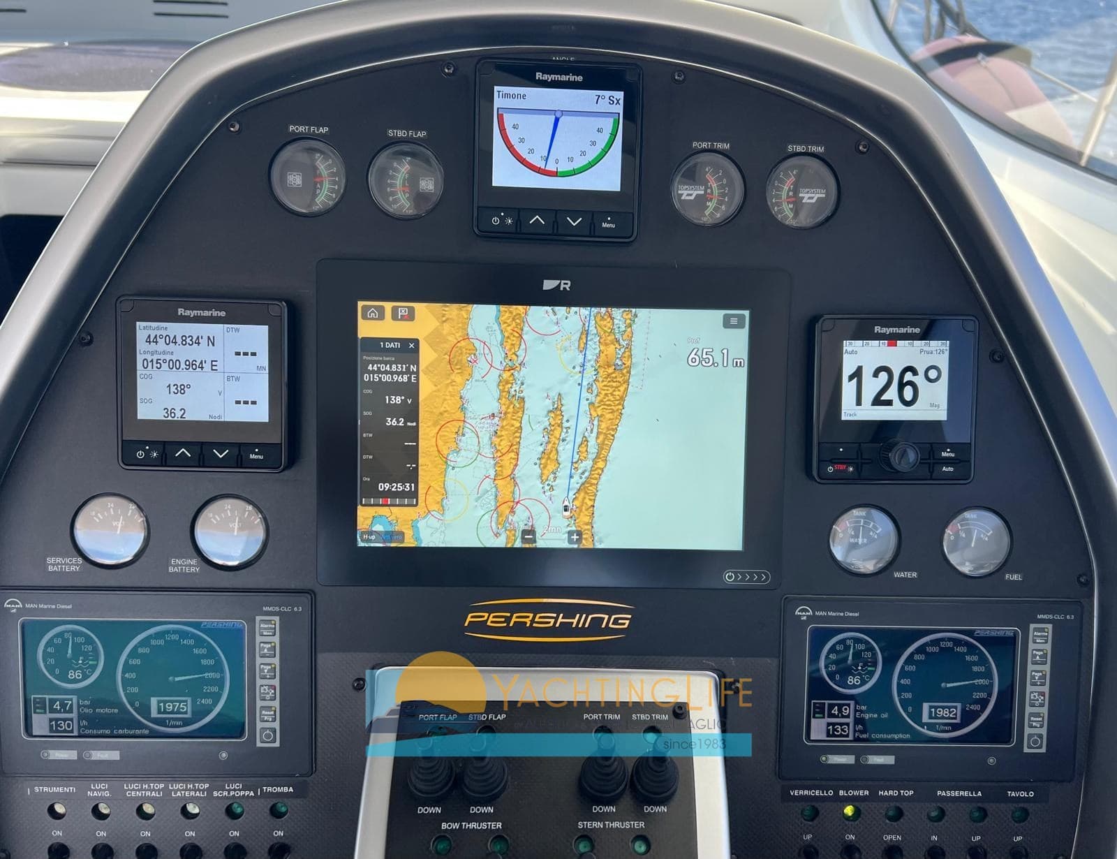 Pershing Pershing 50' - Deck View Pershing Pershing 50' - Deck View