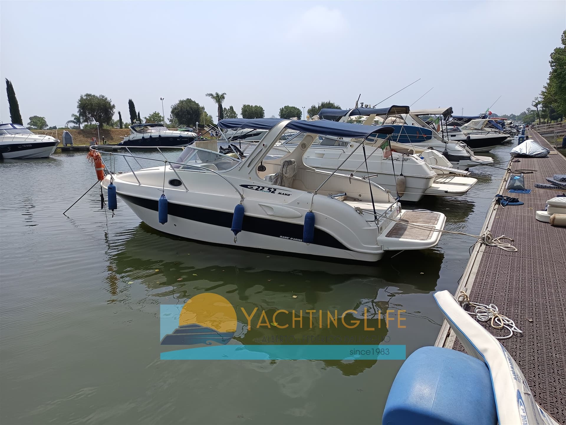 Manò Marine Manò 2250 Cabin - Main View Manò Marine Manò 2250 Cabin - Main View