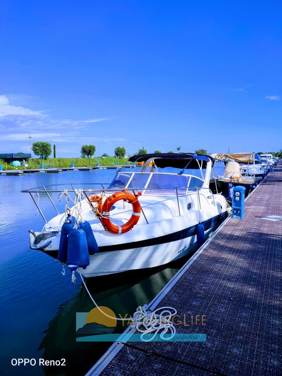 Manò Marine Manò 2250 Cabin - Deck View Manò Marine Manò 2250 Cabin - Deck View