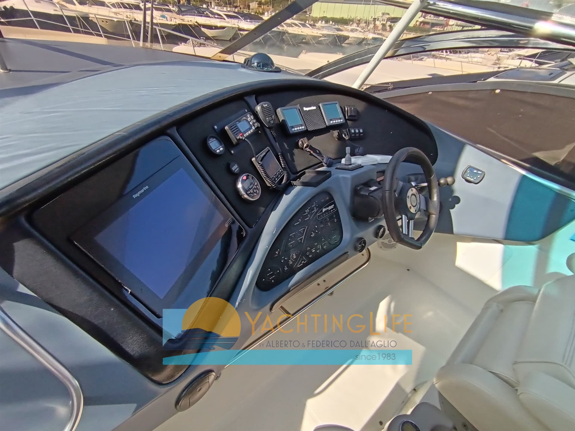 Cruisers Yachts 5470 Express usato - foto hero 7