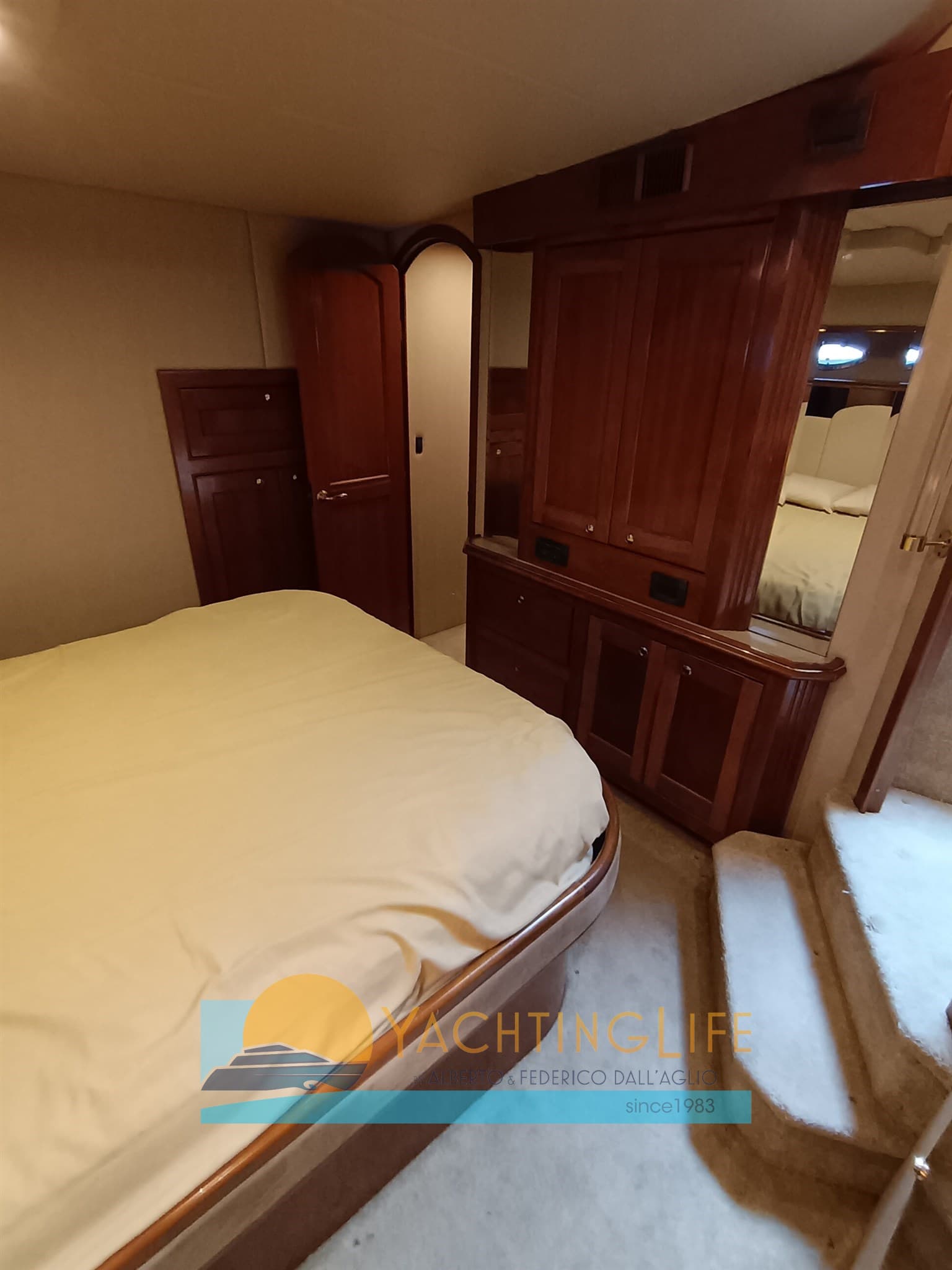 Cruisers Yachts 5470 Express usato - foto hero 15