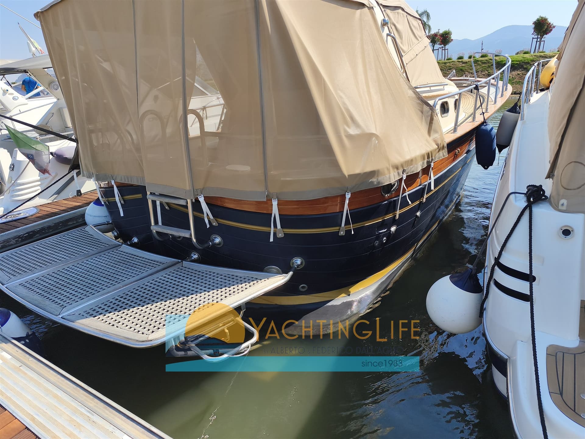 Fratelli Aprea Sorrento 32 Hard Top gebraucht - Hauptansicht