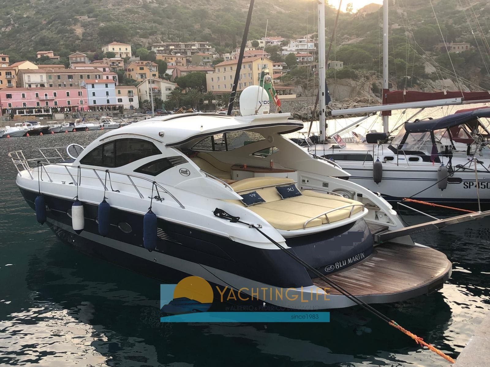 Blu Martin Sea Top 13.90 - Interior View Blu Martin Sea Top 13.90 - Interior View