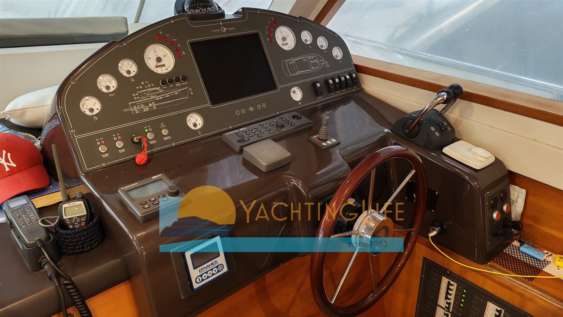 Cantieri Estensi 420 Goldstar Fly - Deck View Cantieri Estensi 420 Goldstar Fly - Deck View