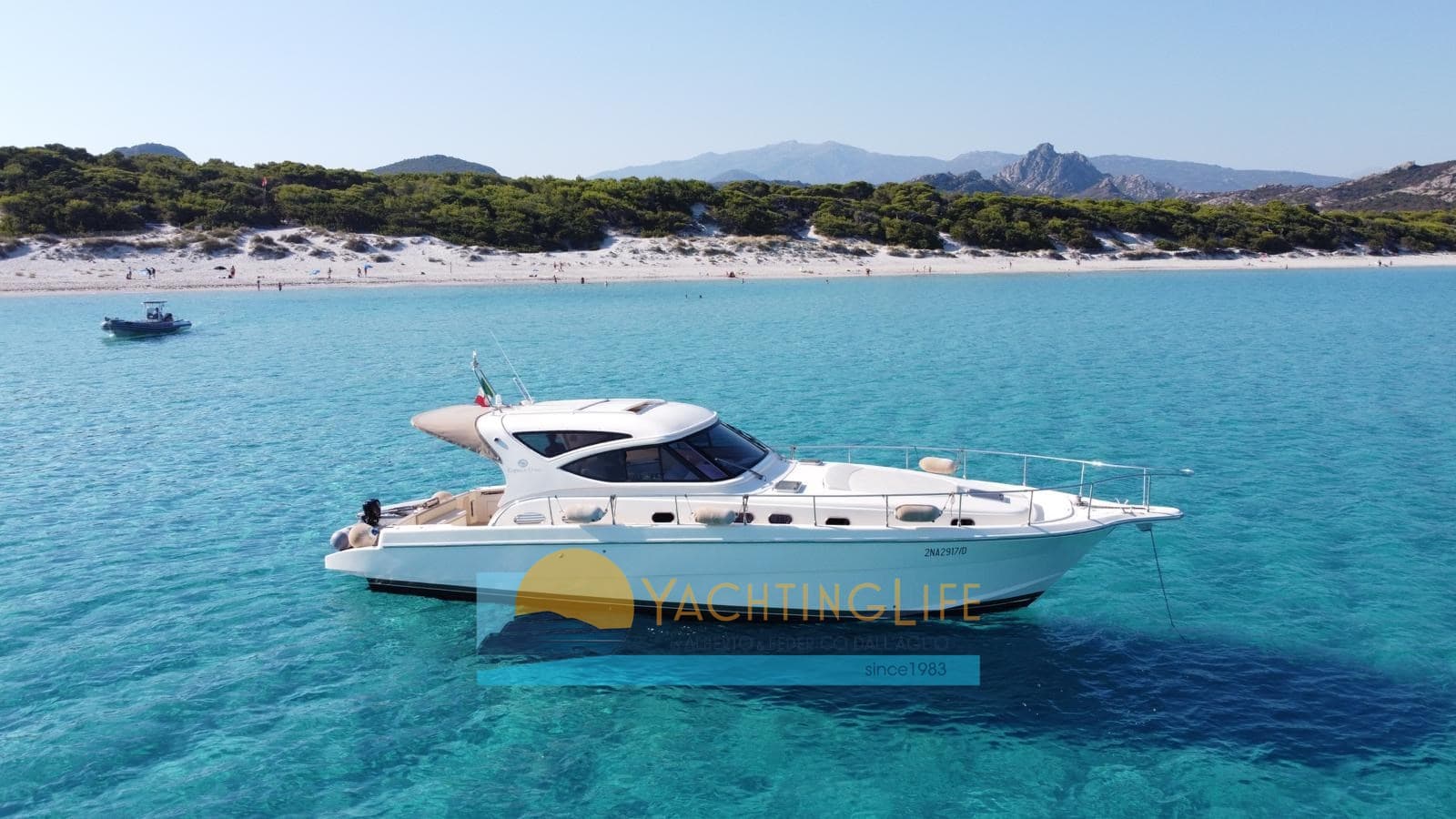 Cayman 43 Wa - Detail View 1 Cayman 43 Wa - Detail View 1