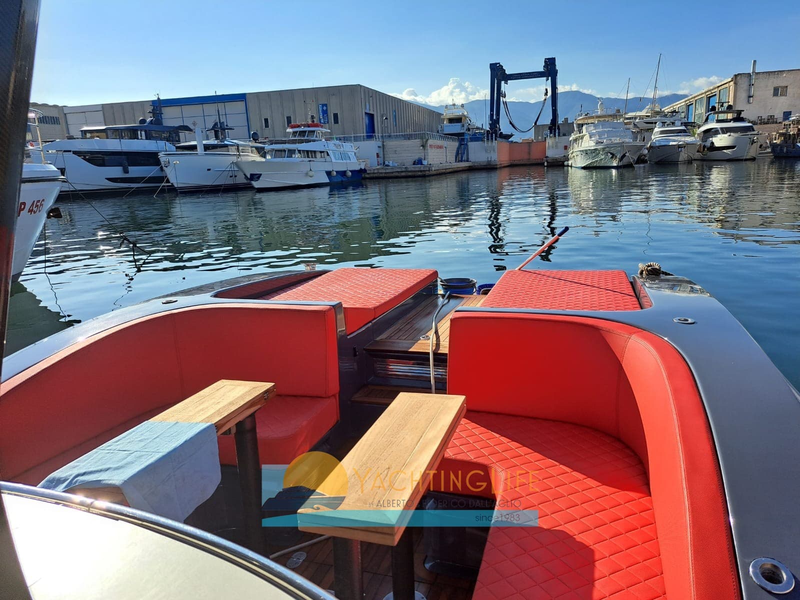 Pirelli Pzero 1400 - Interior View Pirelli Pzero 1400 - Interior View