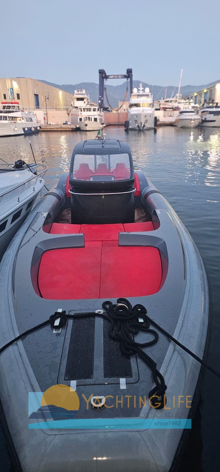 Pirelli Pzero 1400 - Deck View Pirelli Pzero 1400 - Deck View