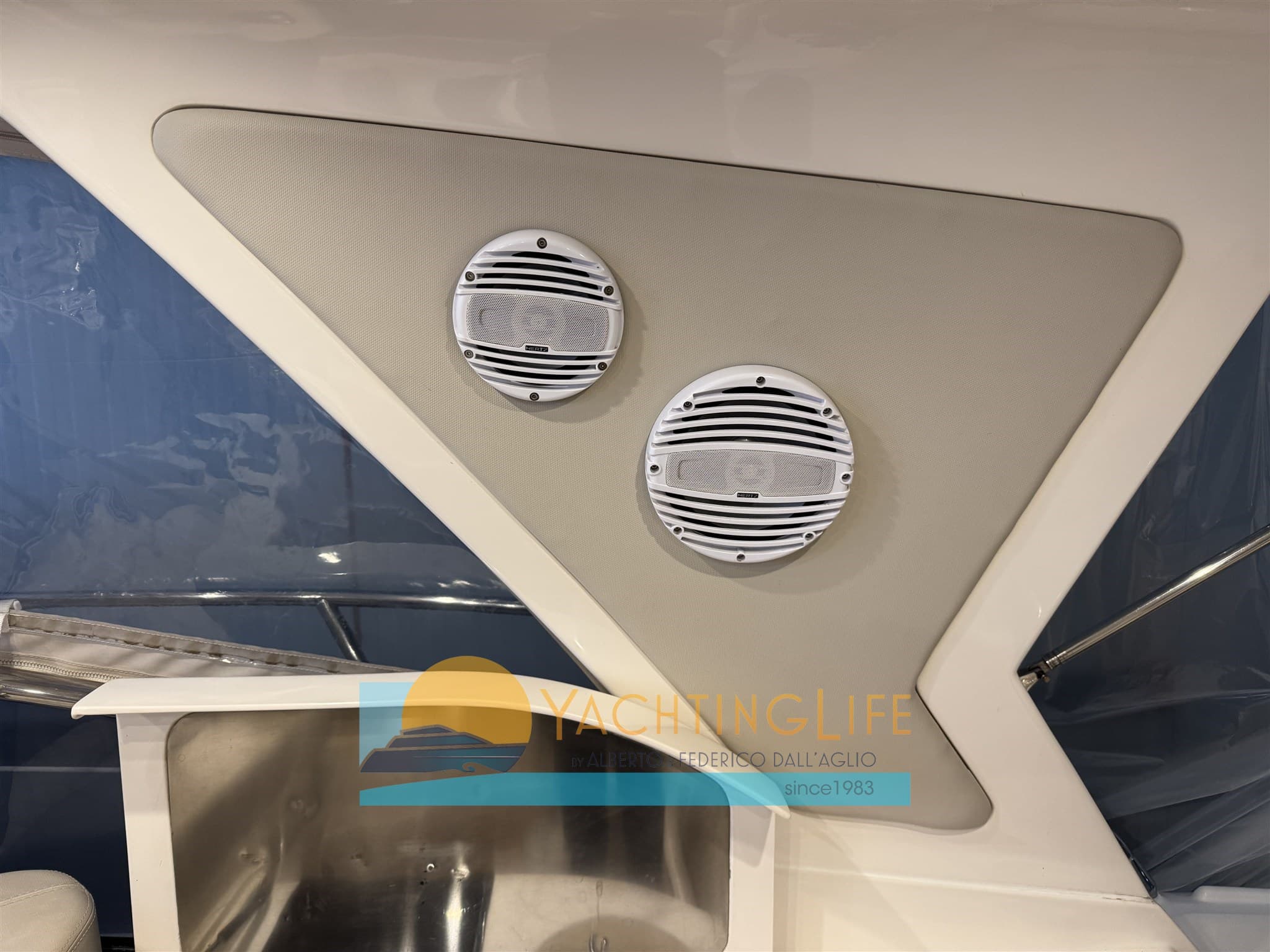 Manò Marine Mano' 38,50 - Deck View Manò Marine Mano' 38,50 - Deck View