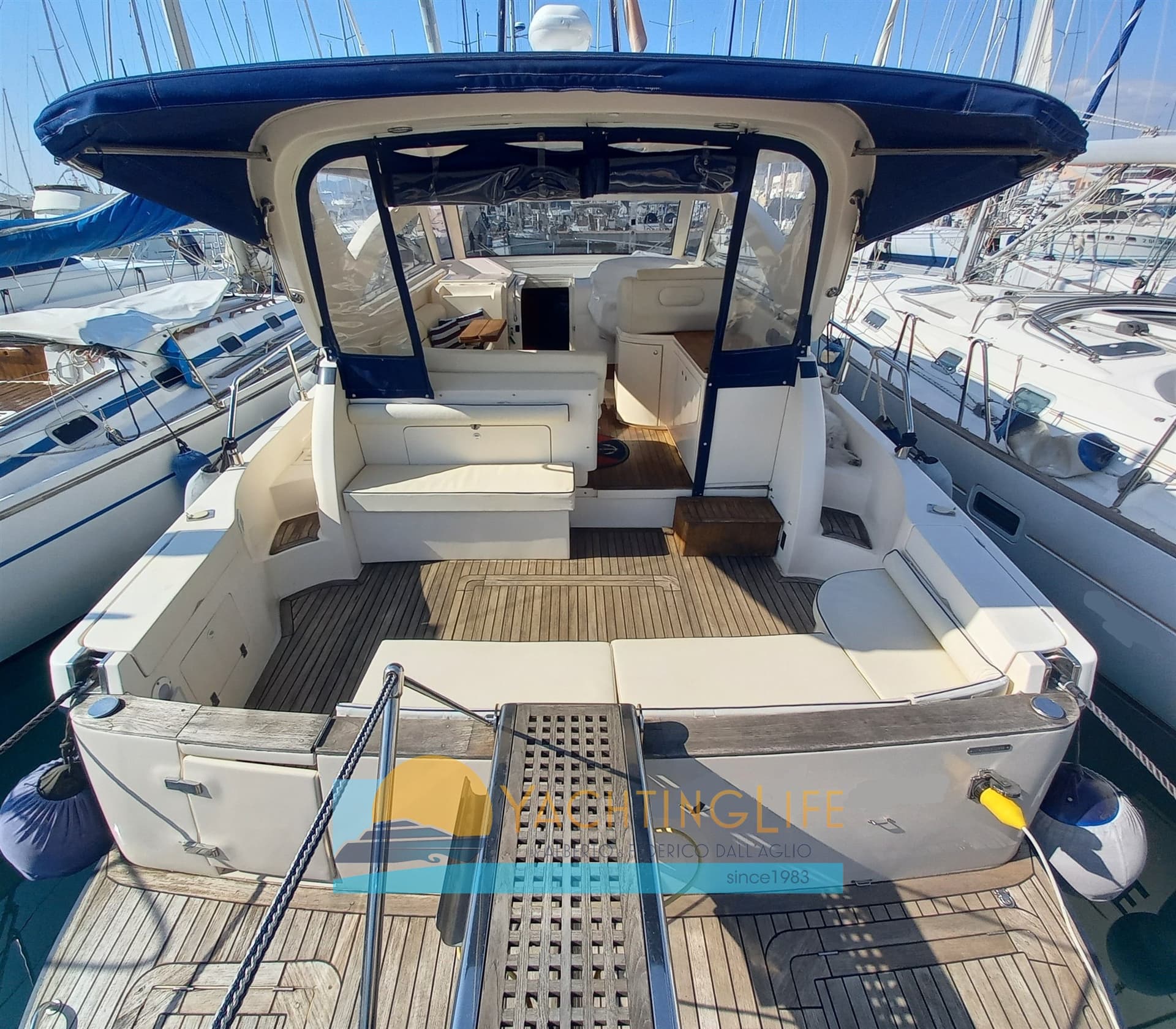 Cayman 38 W.A. - Interior View Cayman 38 W.A. - Interior View