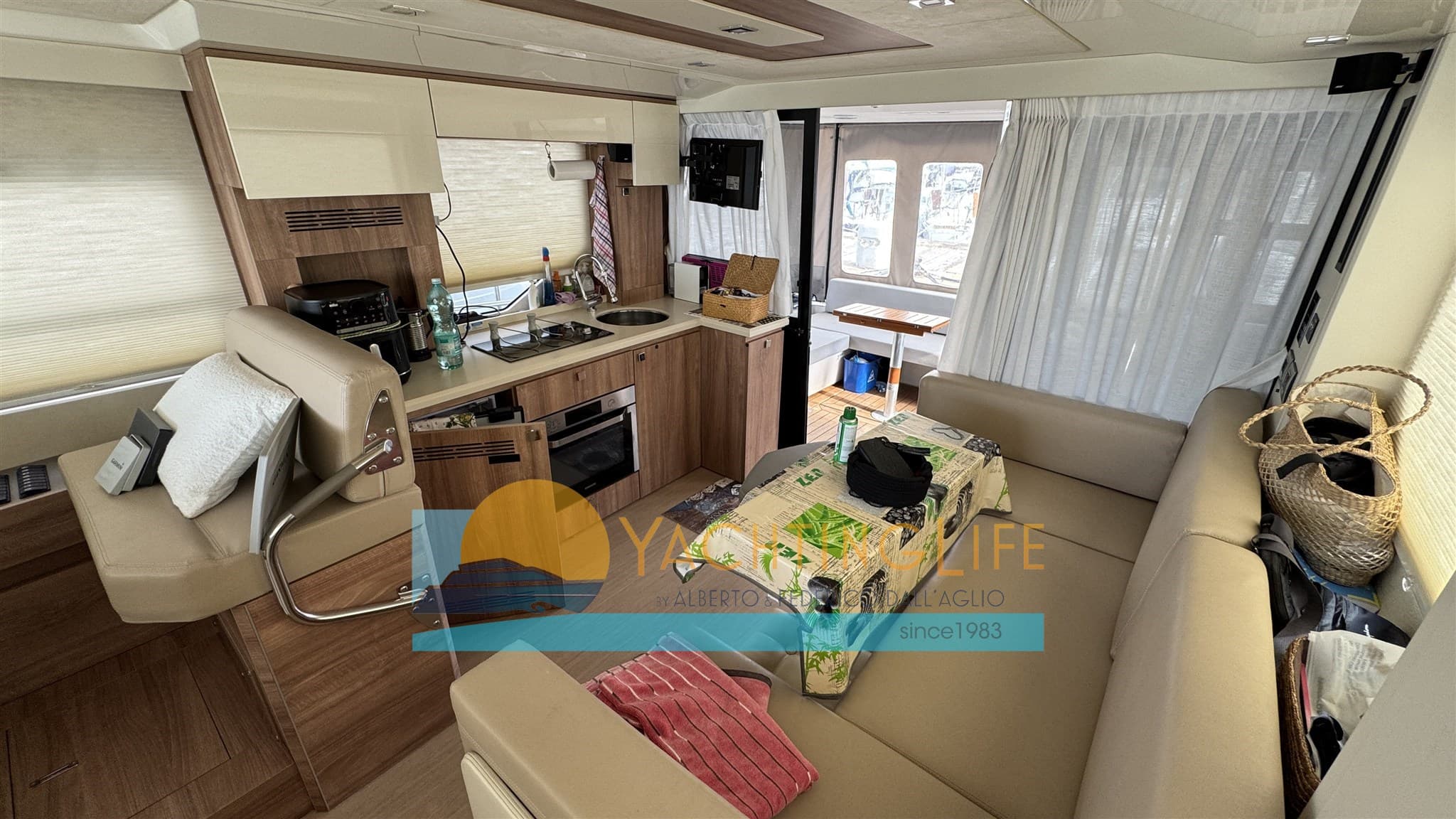 Cranchi Eco Trawler 43 - Deck View Cranchi Eco Trawler 43 - Deck View