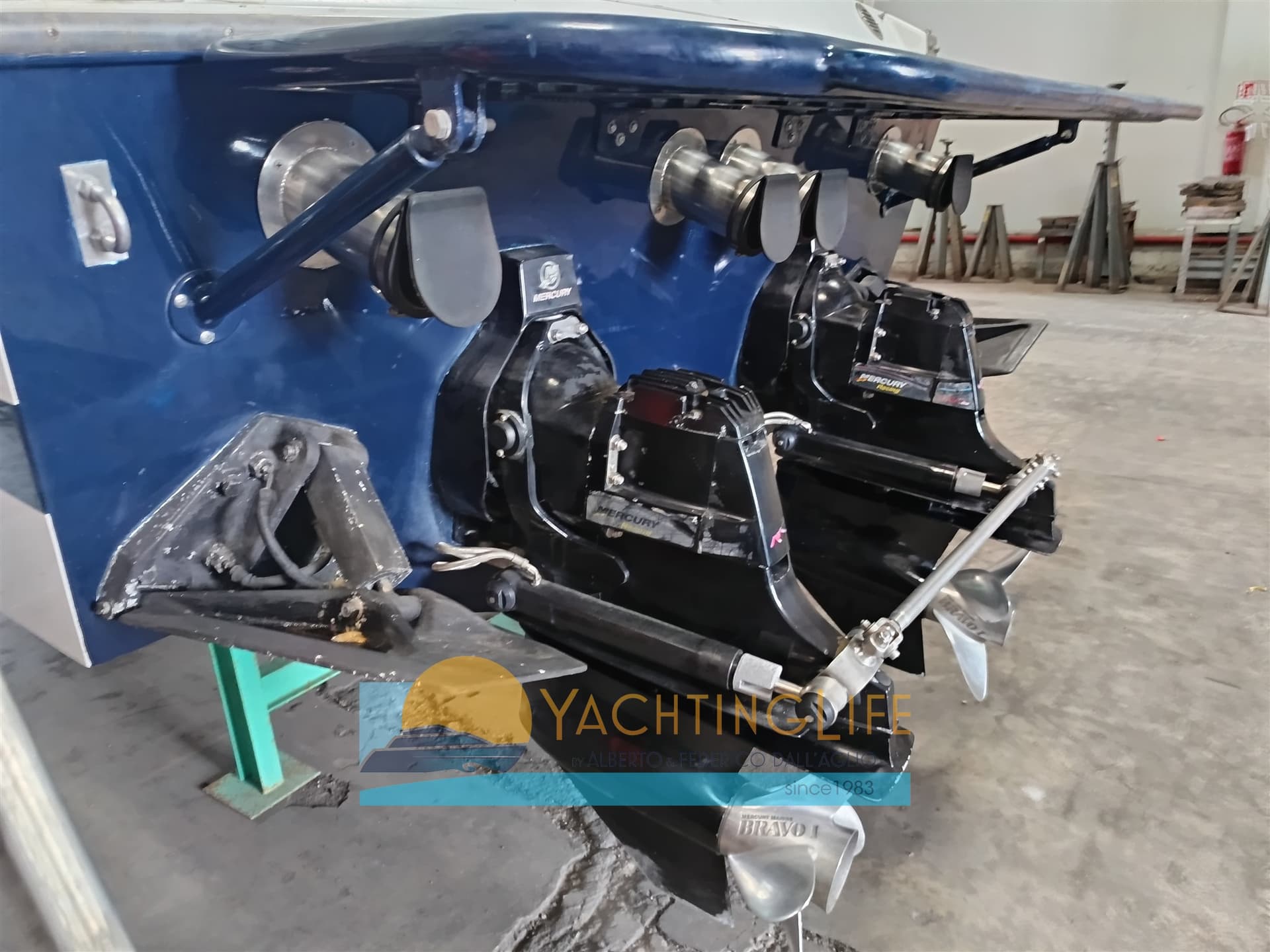 Cigarette R.T. 35 Cafe'Racer - Interior View Cigarette R.T. 35 Cafe'Racer - Interior View