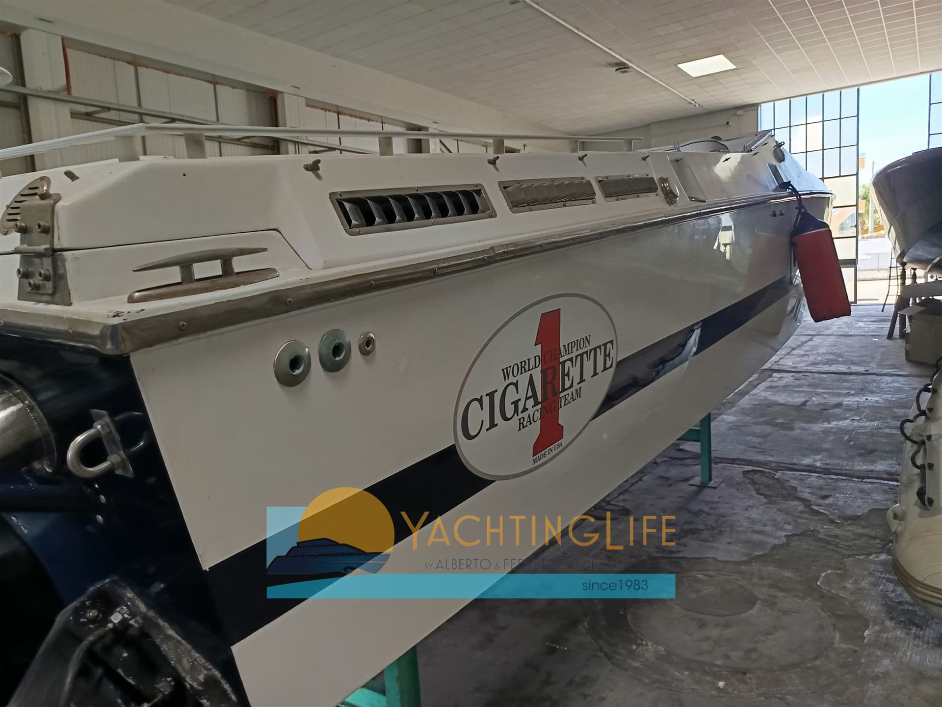 Cigarette R.T. 35 Cafe'Racer - Deck View Cigarette R.T. 35 Cafe'Racer - Deck View