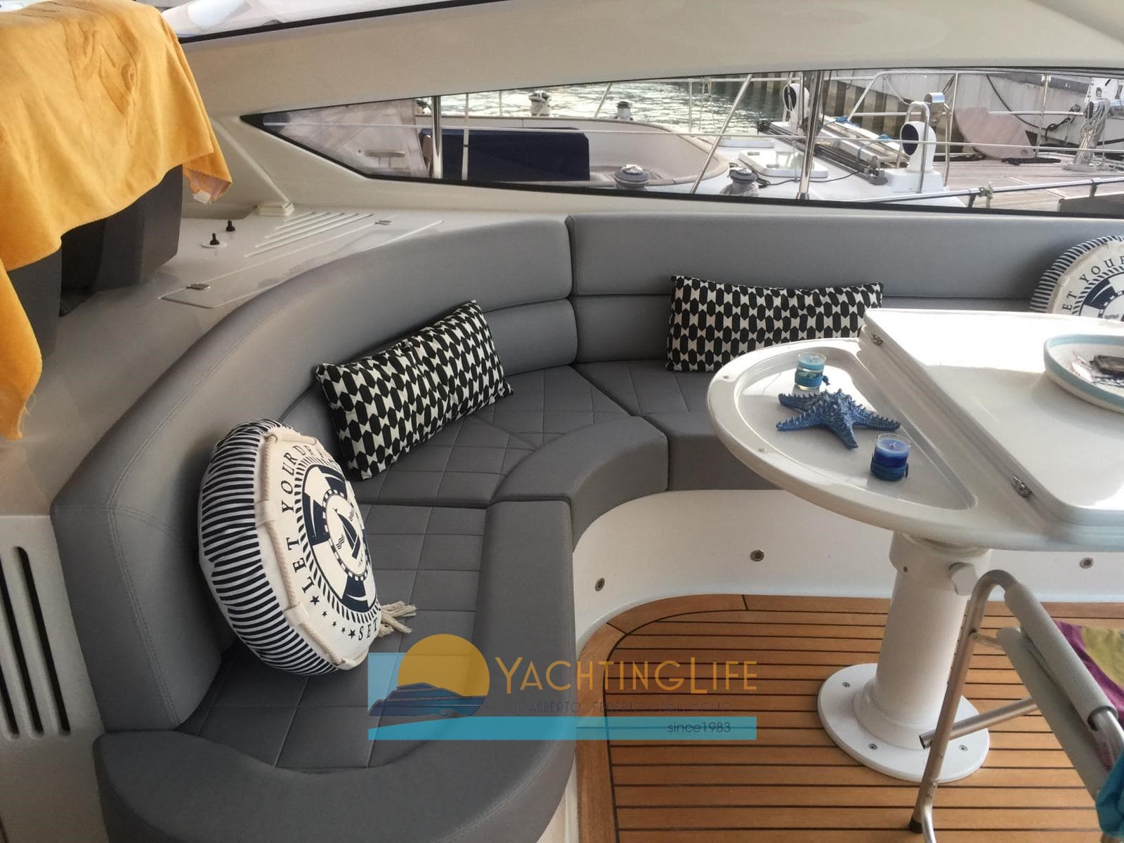 Pershing Pershing 56' - Deck View Pershing Pershing 56' - Deck View