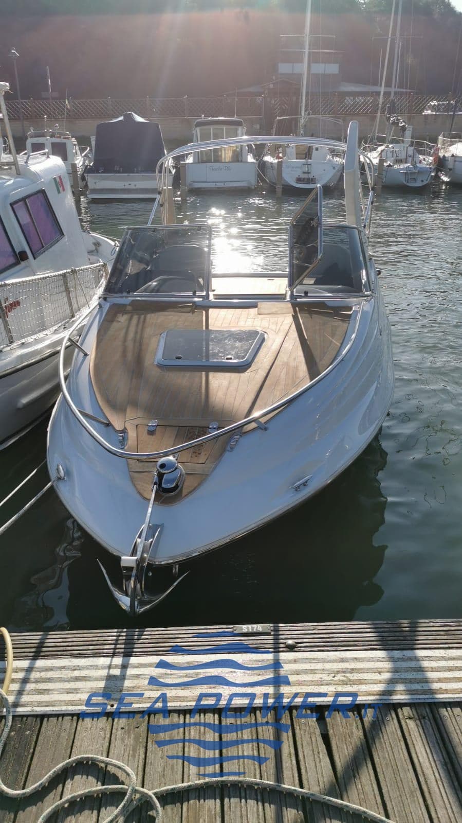 Regal Marine 2119 - Detail View 1 Regal Marine 2119 - Detail View 1