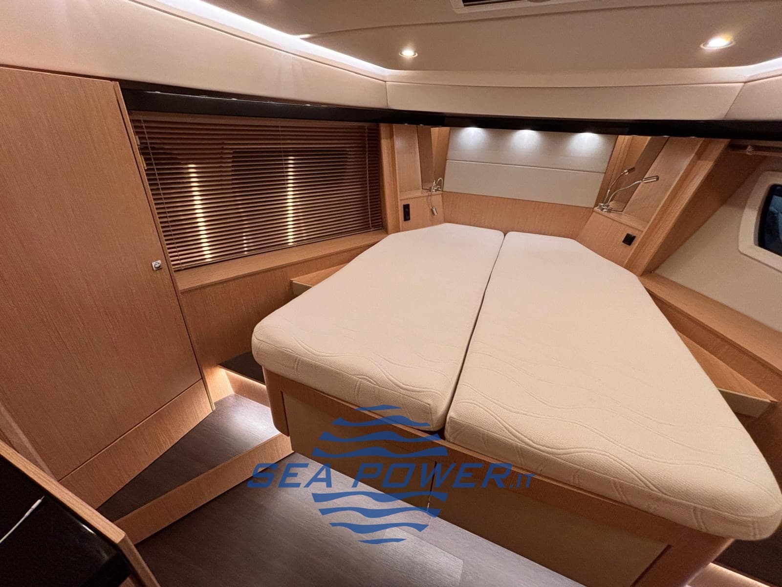 Bavaria Virtess 420 Coupé - Interior View Bavaria Virtess 420 Coupé - Interior View