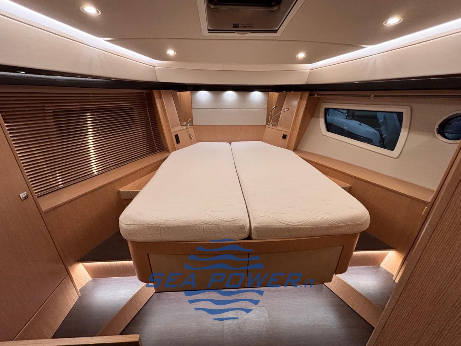 Bavaria Virtess 420 Coupé usato - foto hero 12