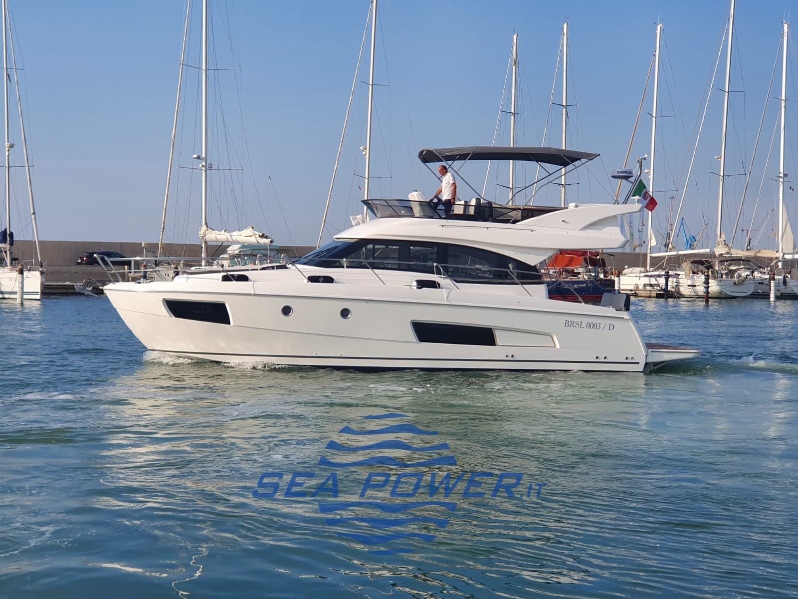 Bavaria Virtess 420 Fly - Deck View Bavaria Virtess 420 Fly - Deck View