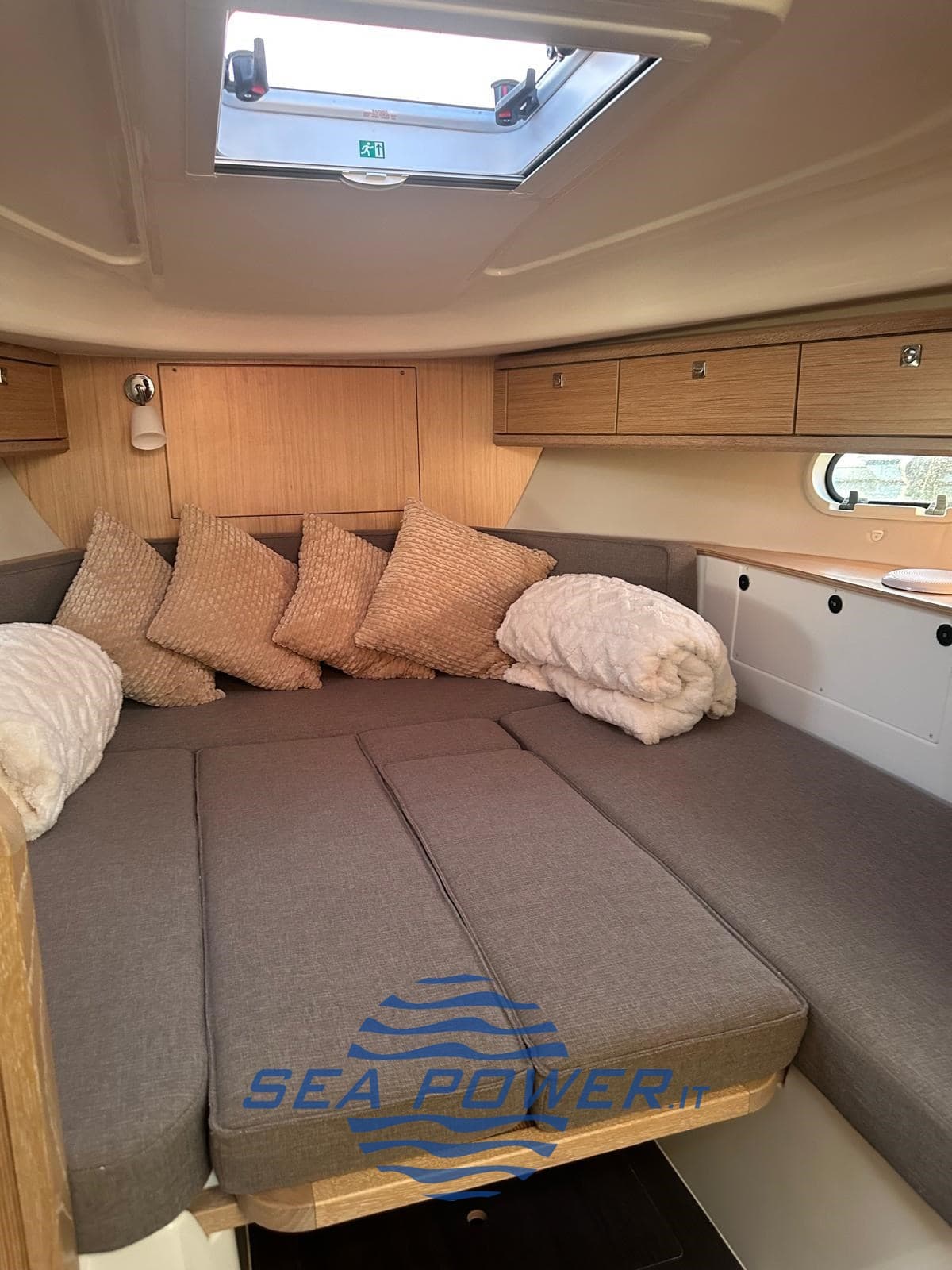 Bavaria S 29 - Interior View Bavaria S 29 - Interior View